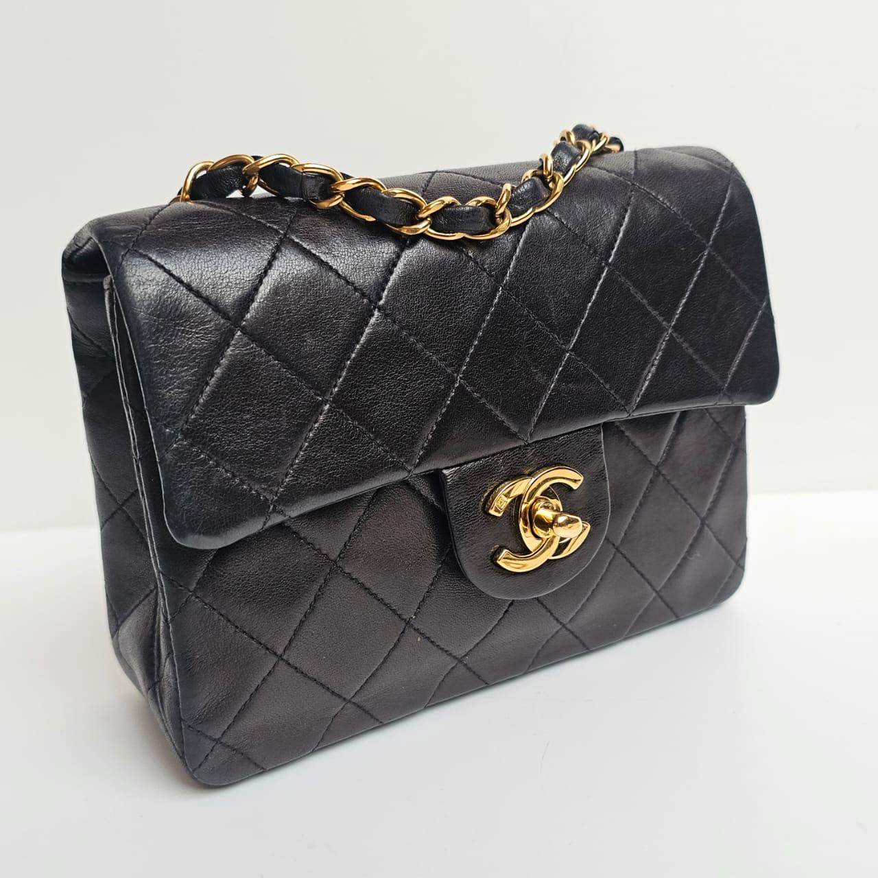 1990er Chanel Dunkelbraunes Lammfell Gesteppte Mini Square Classic Flap Bag im Angebot 8