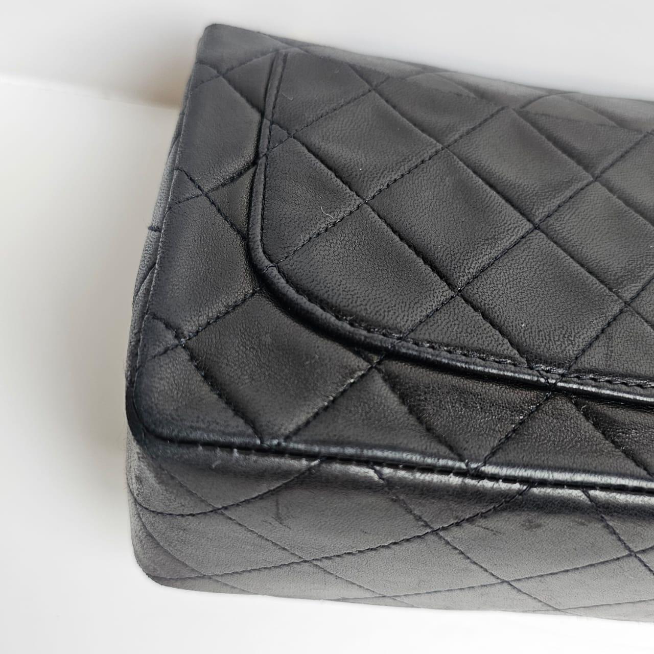 1990er Chanel Dunkelbraunes Lammfell Gesteppte Mini Square Classic Flap Bag im Angebot 10