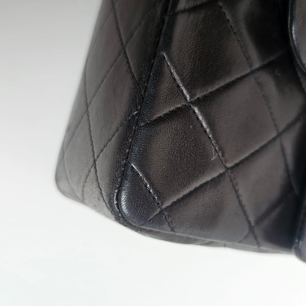 1990er Chanel Dunkelbraunes Lammfell Gesteppte Mini Square Classic Flap Bag im Angebot 12