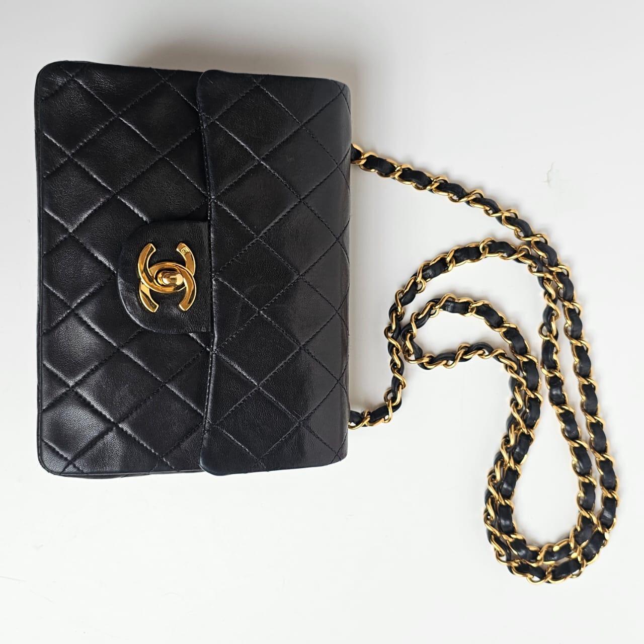 1990er Chanel Dunkelbraunes Lammfell Gesteppte Mini Square Classic Flap Bag im Angebot 14