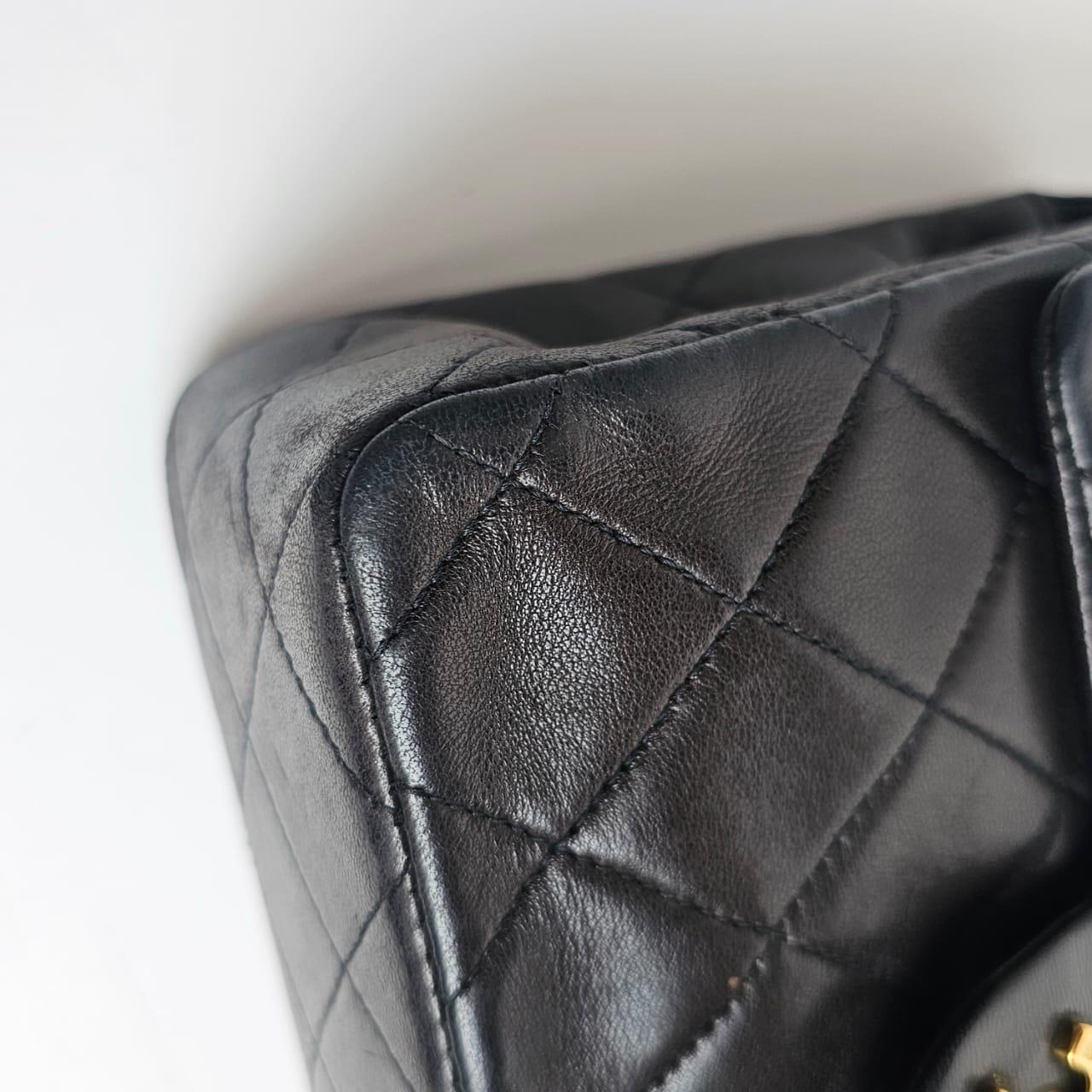 1990er Chanel Dunkelbraunes Lammfell Gesteppte Mini Square Classic Flap Bag im Angebot 15