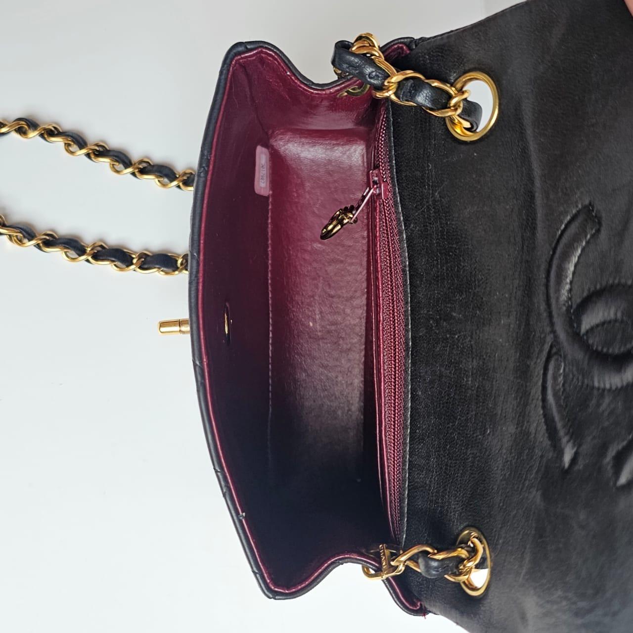 1990er Chanel Dunkelbraunes Lammfell Gesteppte Mini Square Classic Flap Bag im Zustand „Gut“ im Angebot in Jakarta, Daerah Khusus Ibukota Jakarta