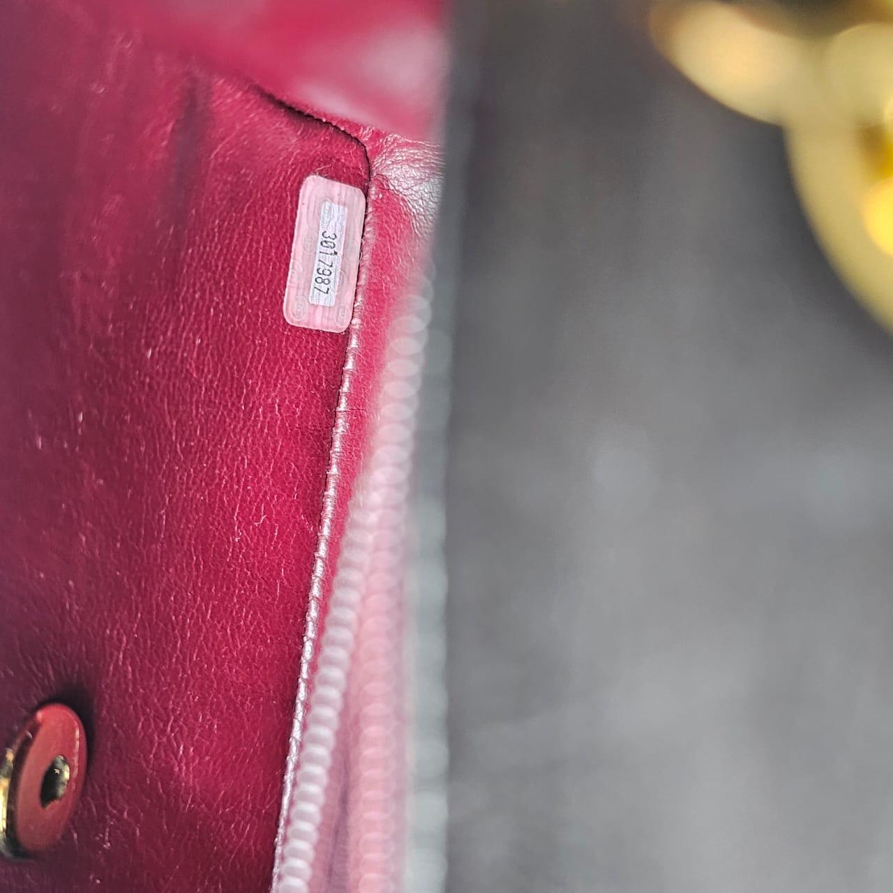 1990er Chanel Dunkelbraunes Lammfell Gesteppte Mini Square Classic Flap Bag für Damen oder Herren im Angebot