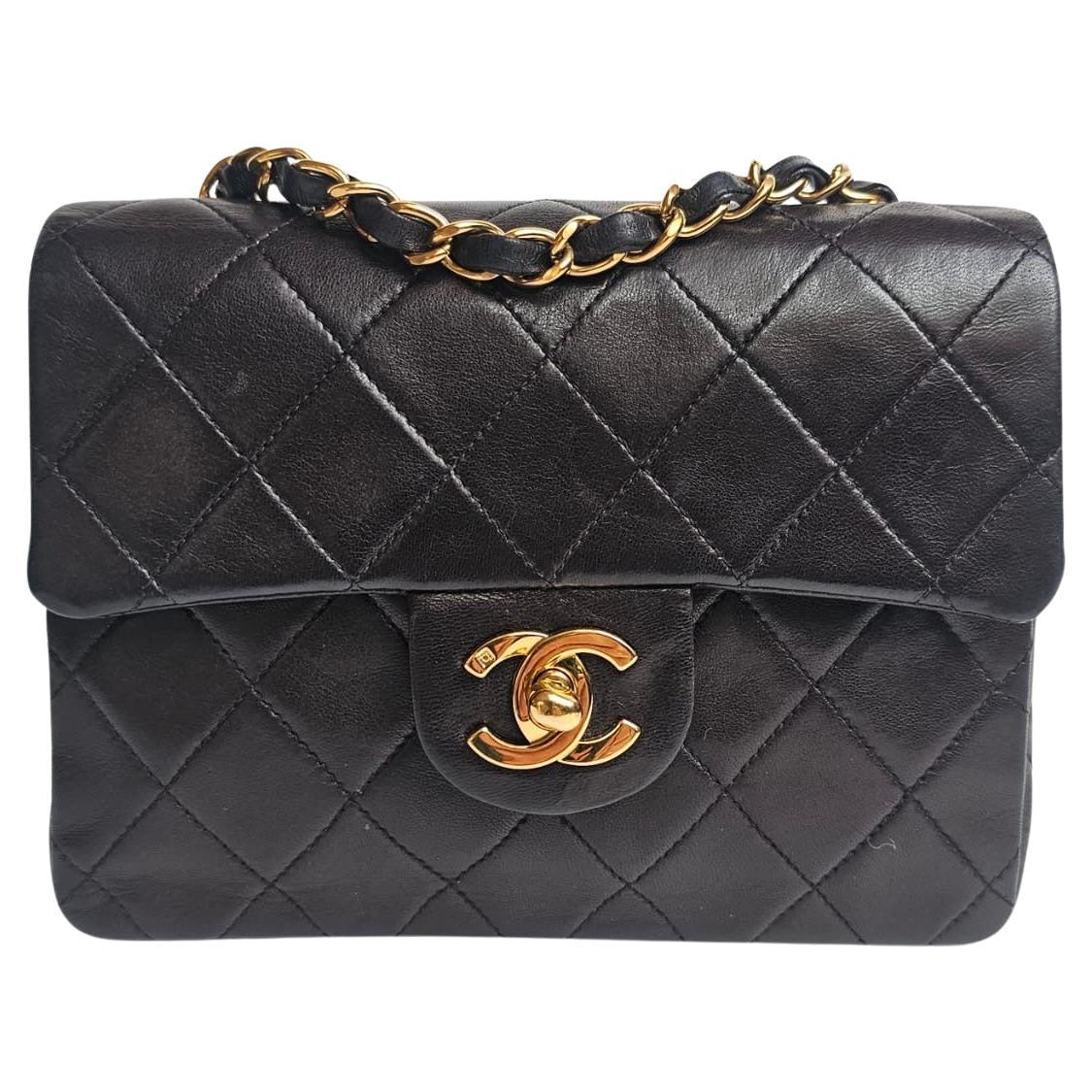 Chanel anni '90 in pelle d'agnello marrone scuro trapuntata Mini Square Classic Flap Bag