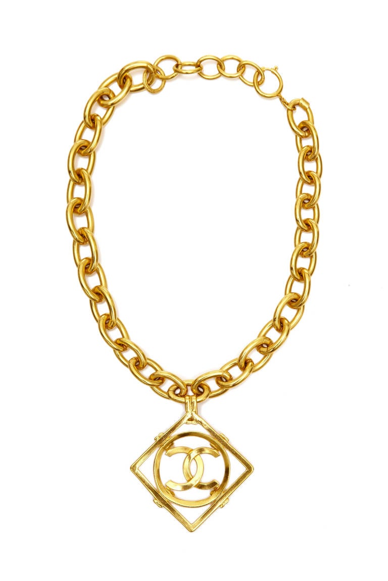 This gorgeous 1990s gold tone Chanel necklace is designed by Victoire de Castellane with chunky chain and large interlocked CC logo.  The pendant is in impeccable vintage condition. Marked Chanel, Made in France and from season 29 which dates it