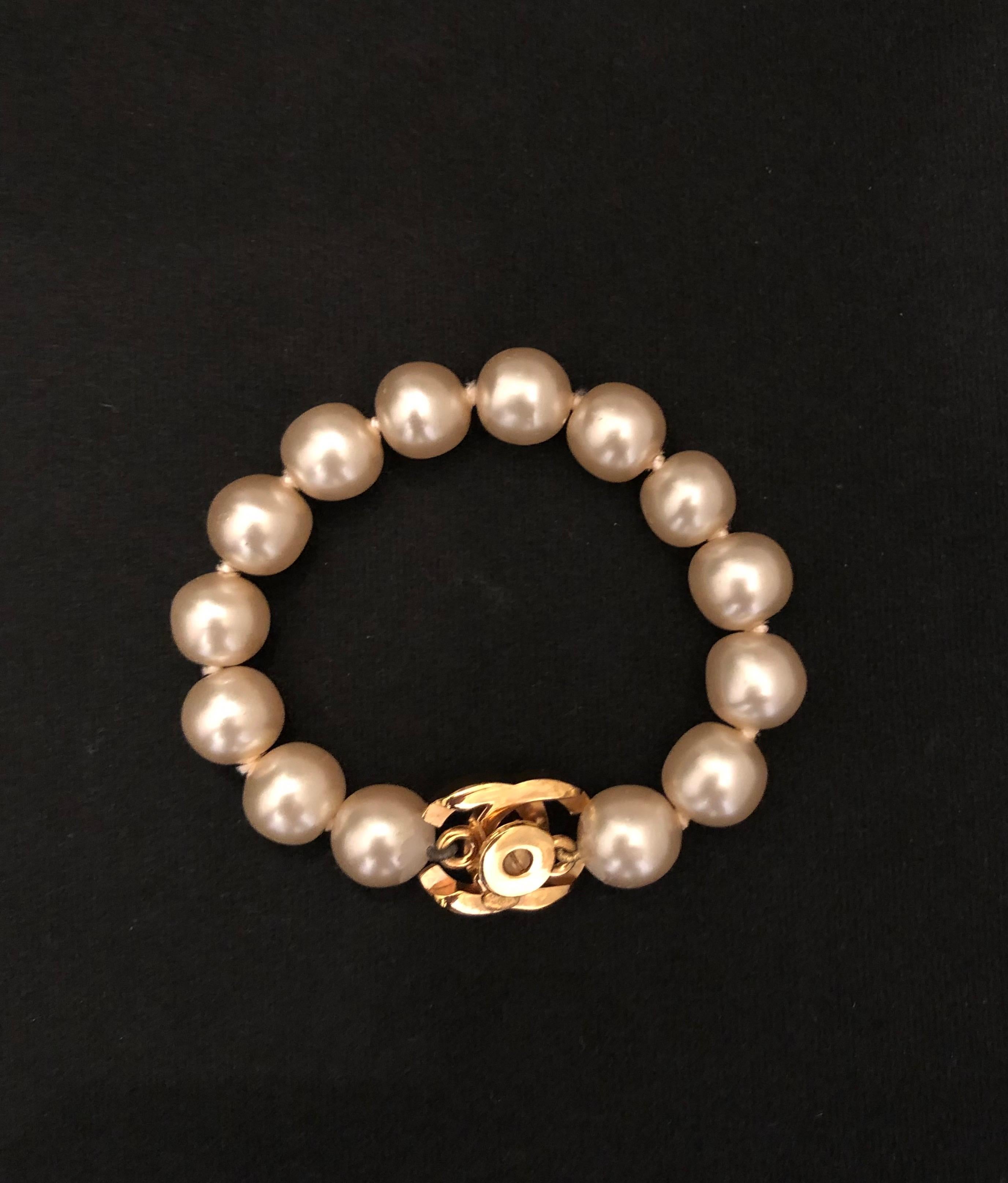Women's 1990s Chanel Faux Pearl Turnlock Bracelet Turn Lock
