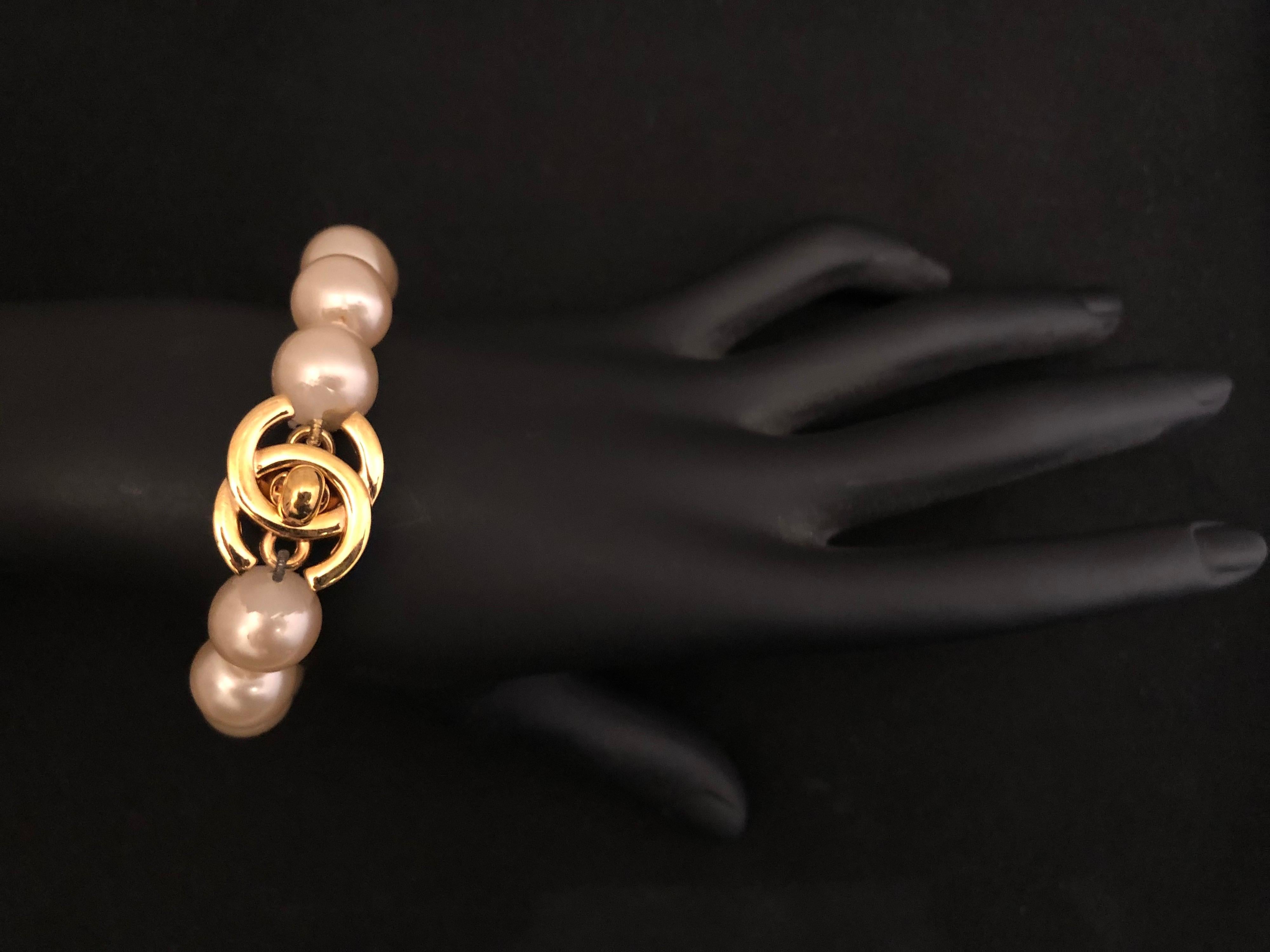 1990s Chanel Faux Pearl Turnlock Bracelet Turn Lock 4