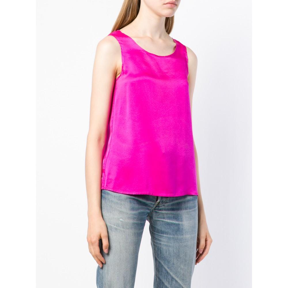 Chanel fuchsia silk sleeveless top with scooped neck and gold-tone button on back.
Years: 1990s

Size: 40 IT

Height: 58 cm
Bust: 43 cm
Shoulders: 33 cm