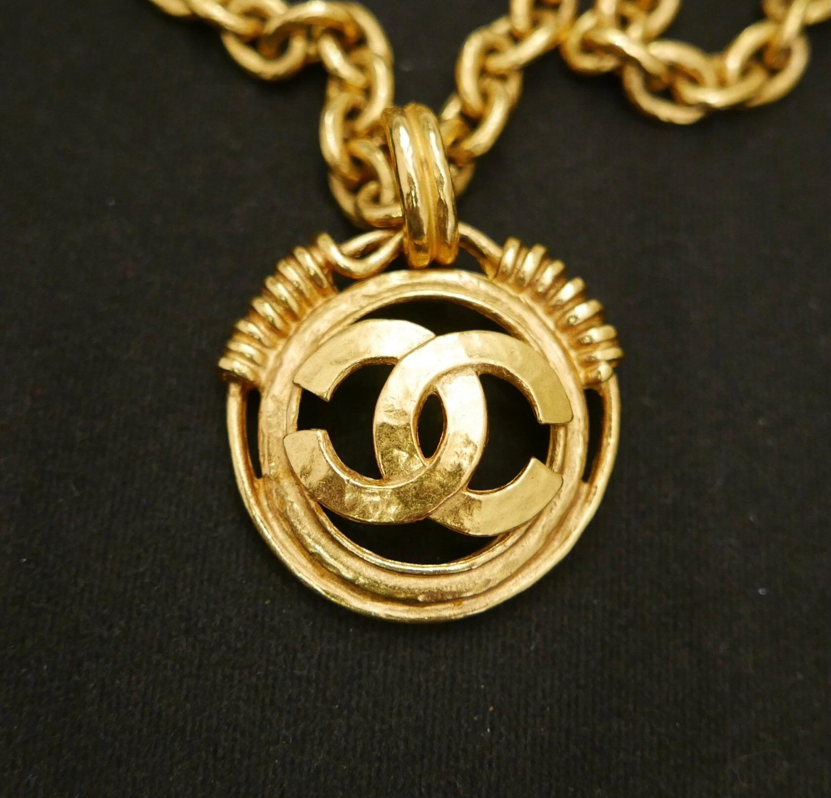 1990s Vintage Chanel Gold Toned CC Chain Necklace 74cm In Good Condition In Bangkok, TH