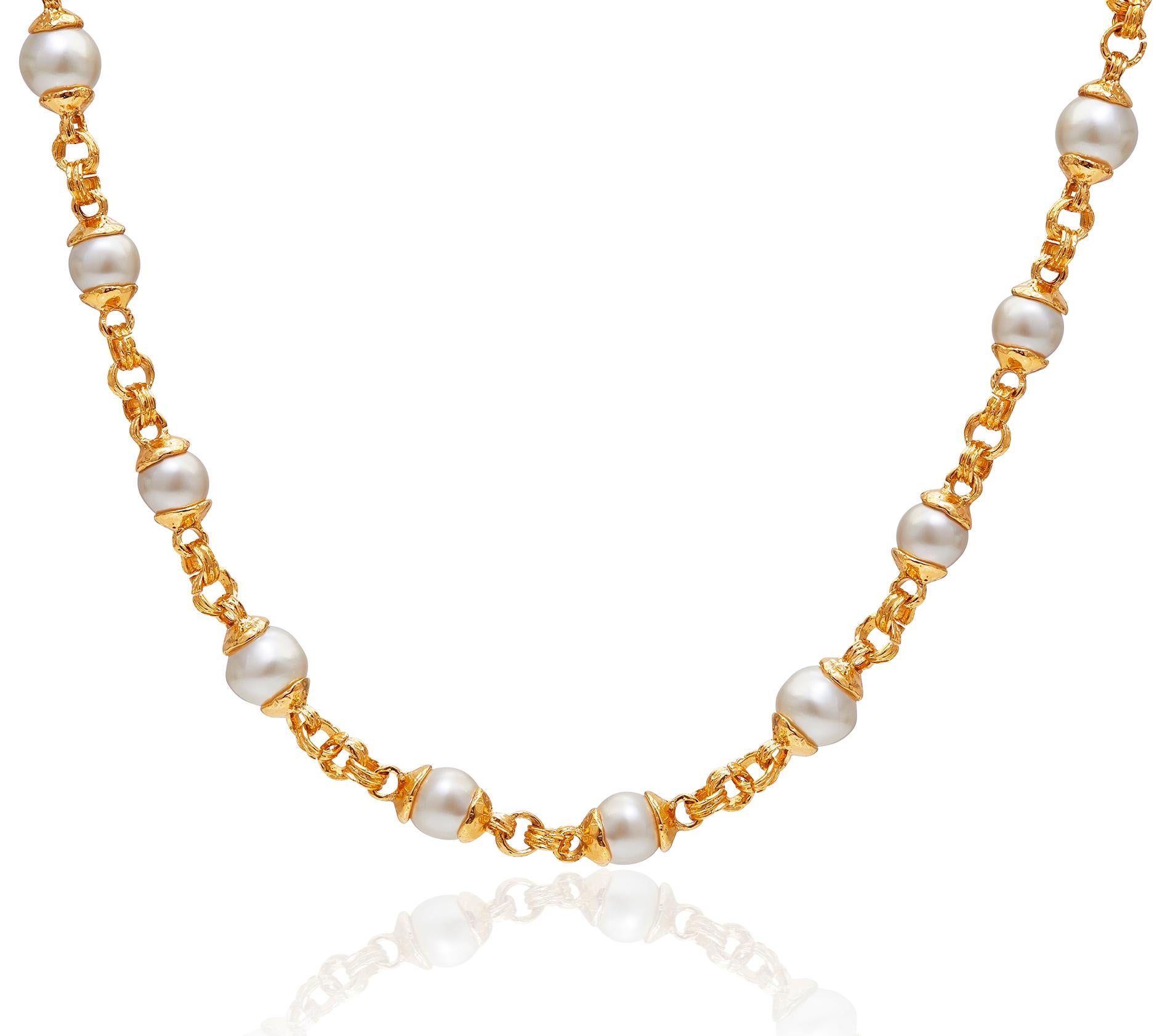 1990s Chanel Gold Chain and Large Pearl Necklace For Sale at 1stDibs