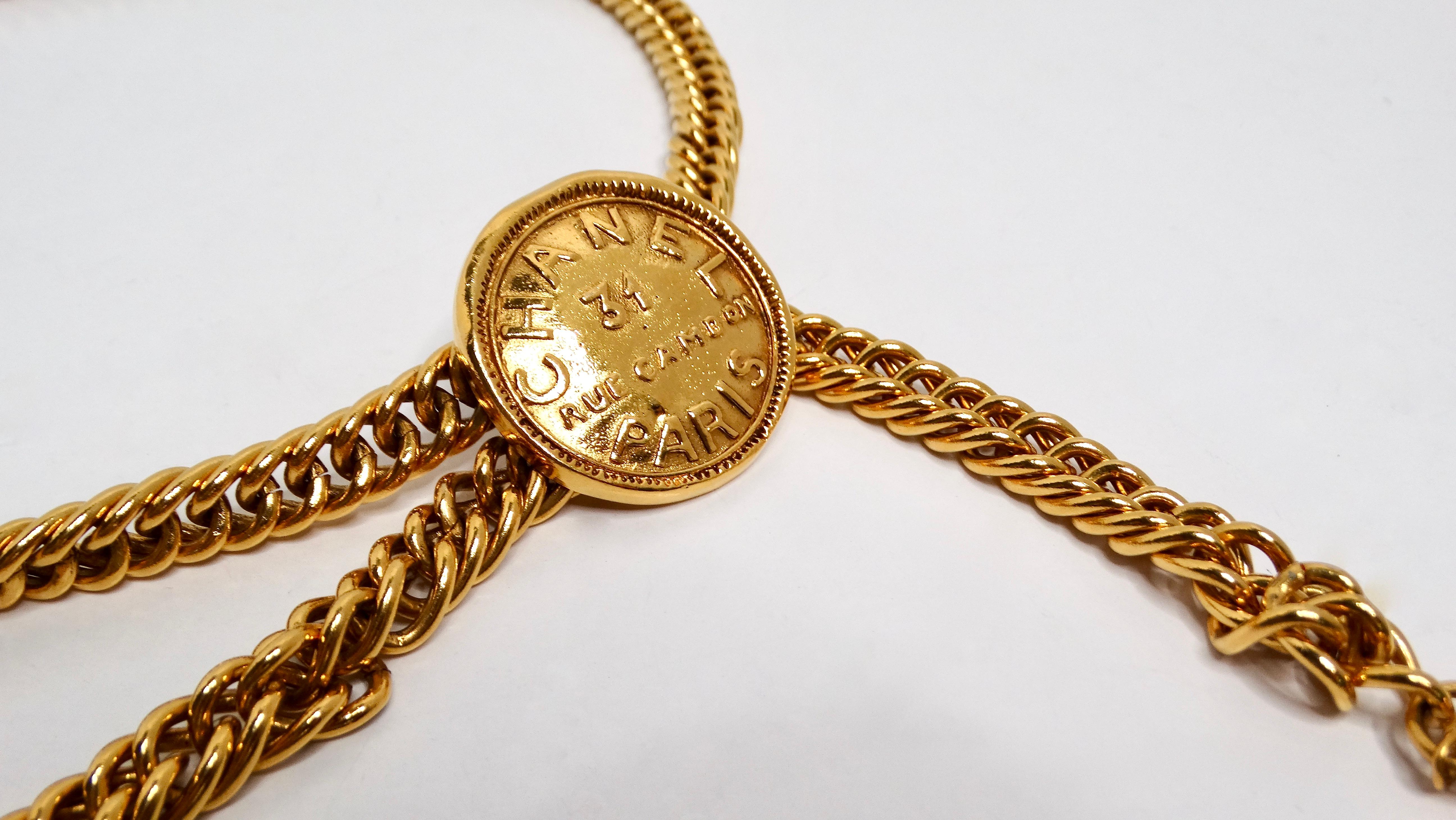 1990s Chanel Gold-Tone 31 Rue Cambon Medallion Chain Belt In Good Condition For Sale In Scottsdale, AZ