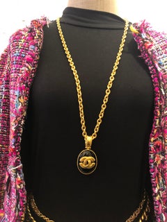 CHANEL, collier vintage en or noir et or avec chaîne CC, années 1990