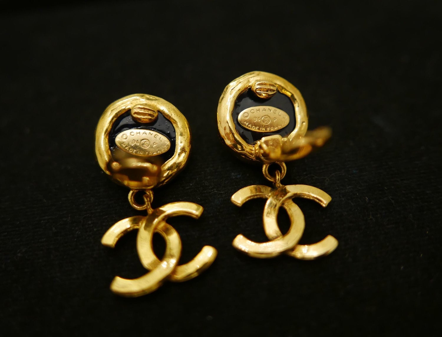 1990s Vintage CHANEL Gold Toned Blue Gripoix Dangle Earclips Clip On  Earrings at 1stDibs