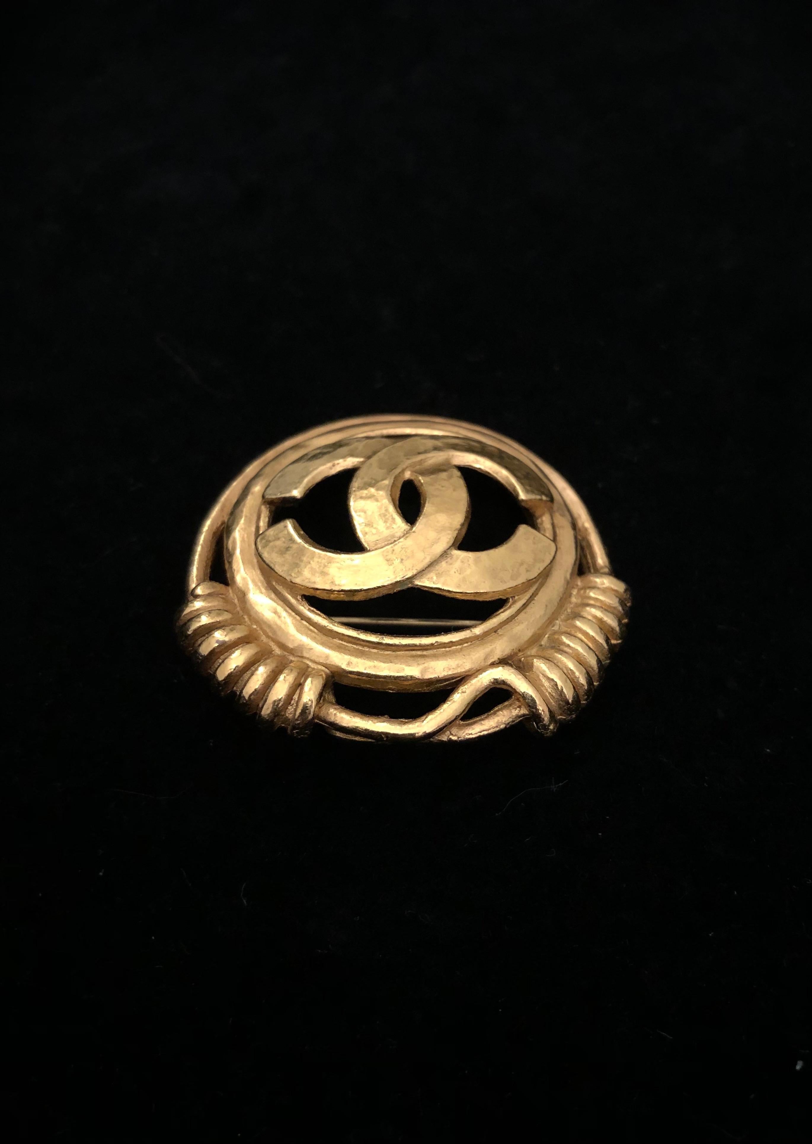 Women's or Men's 1990s Vintage CHANEL Gold Toned CC Brooch