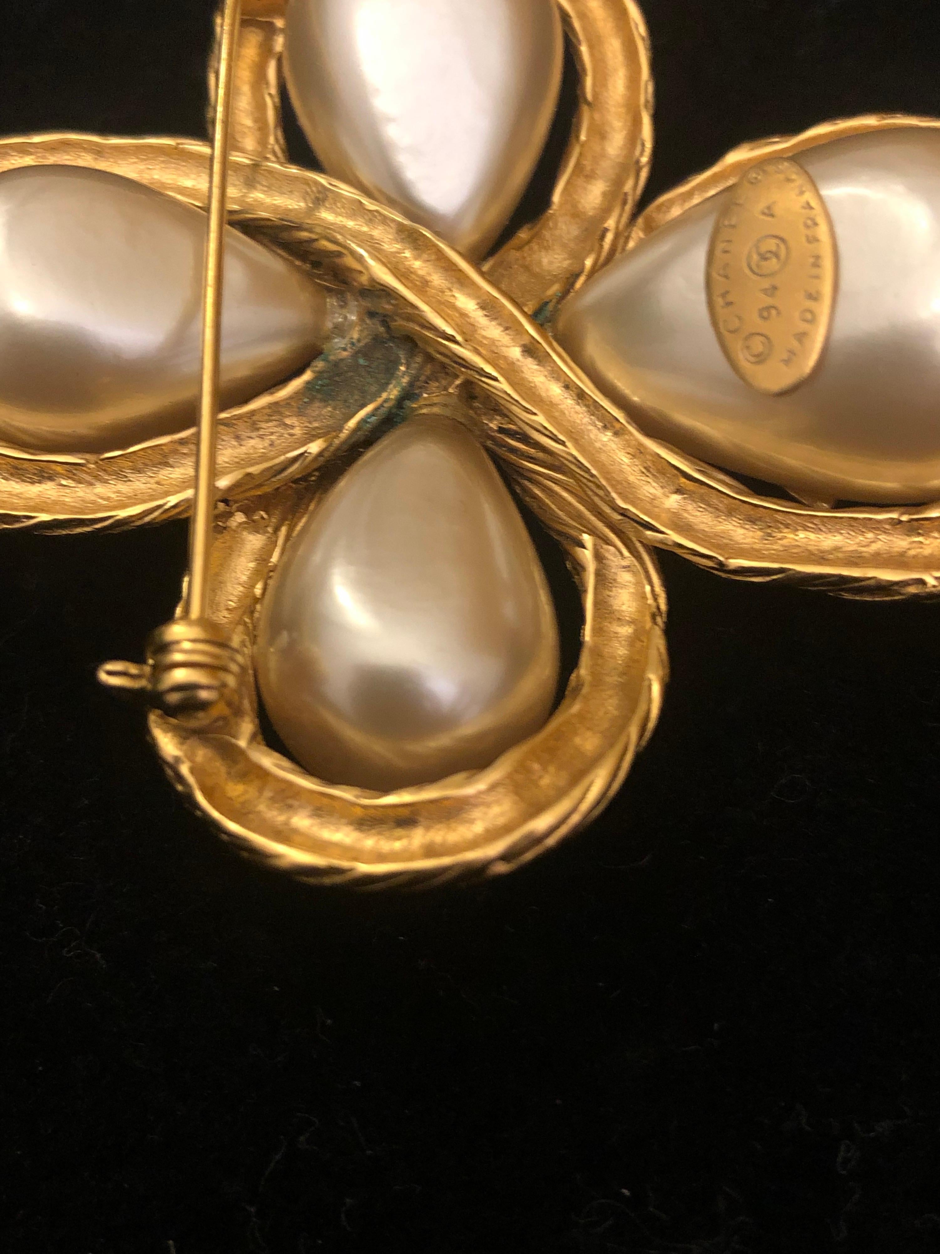 1990s Vintage CHANEL Gold Toned Faux Pearl Brooch  6