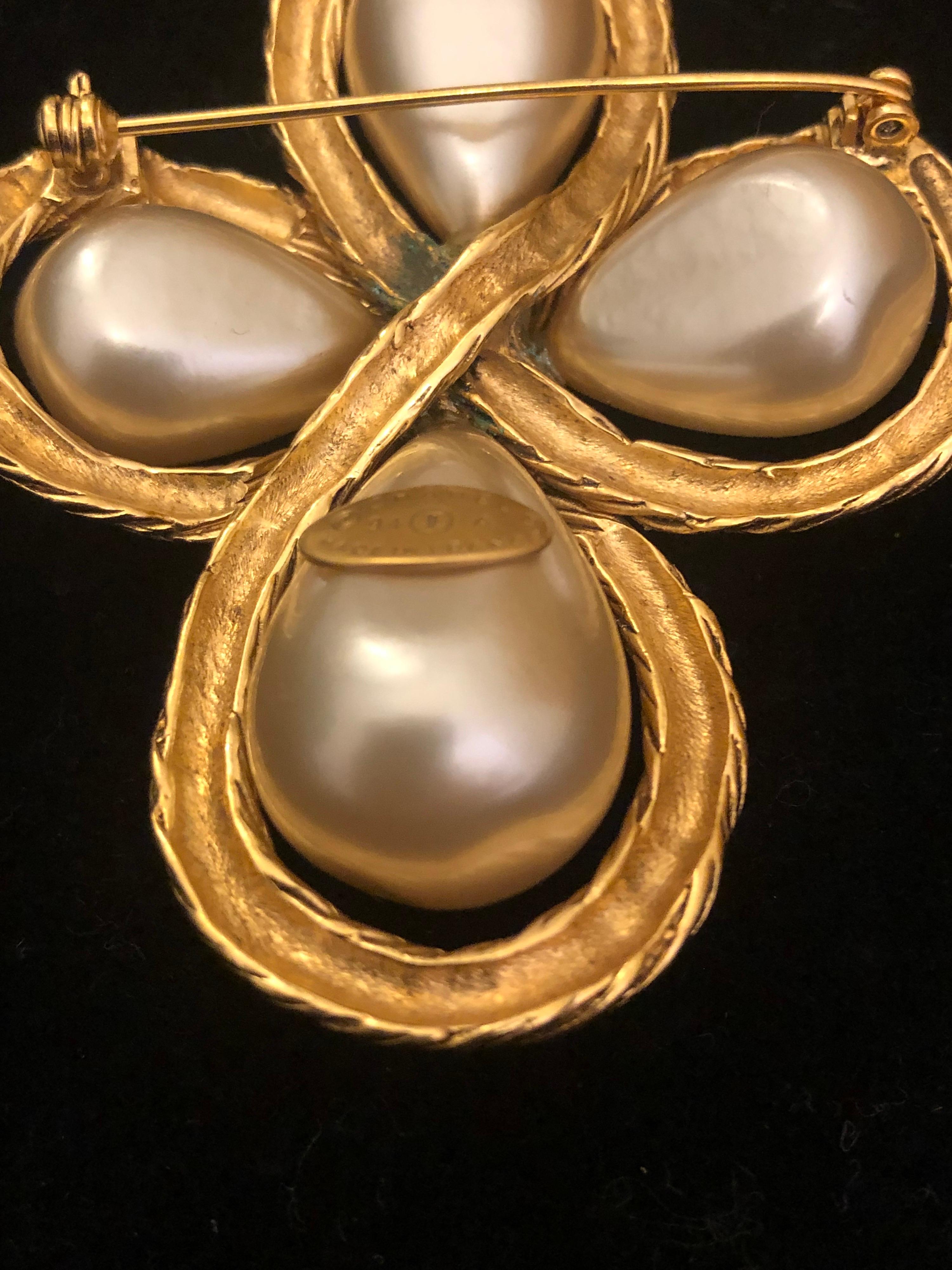 1990s Vintage CHANEL Gold Toned Faux Pearl Brooch  7