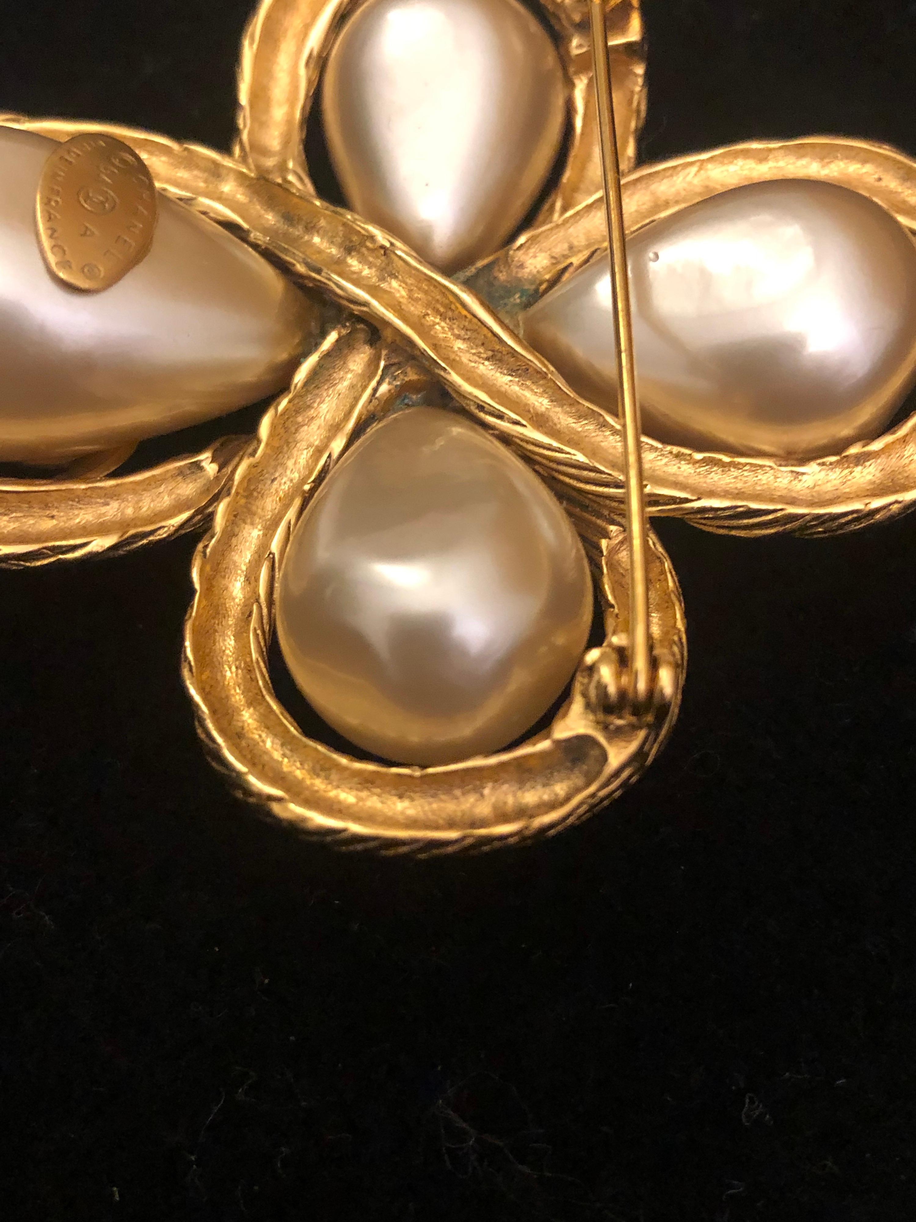 1990s Vintage CHANEL Gold Toned Faux Pearl Brooch  8