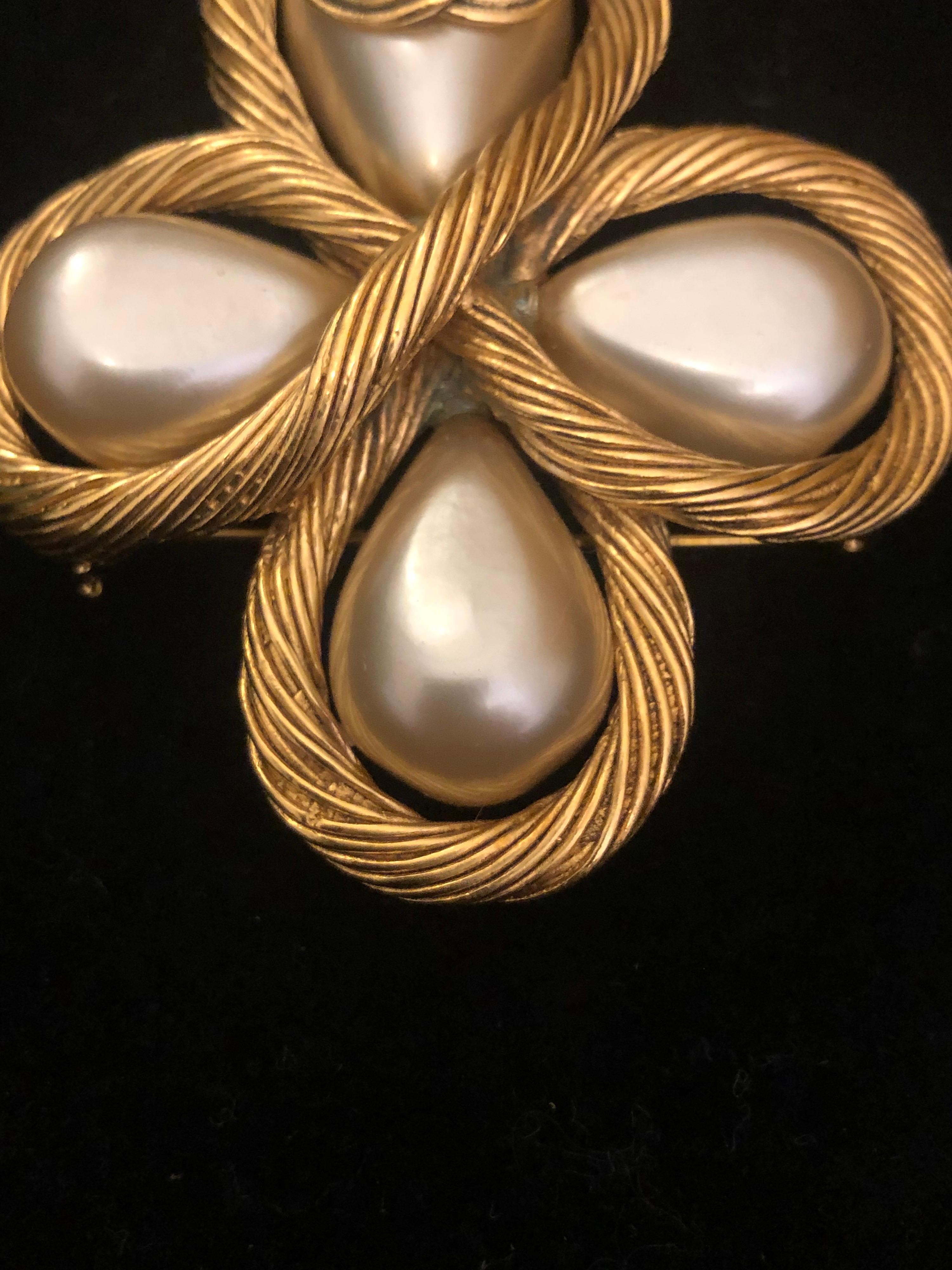 1990s Vintage CHANEL Gold Toned Faux Pearl Brooch  2