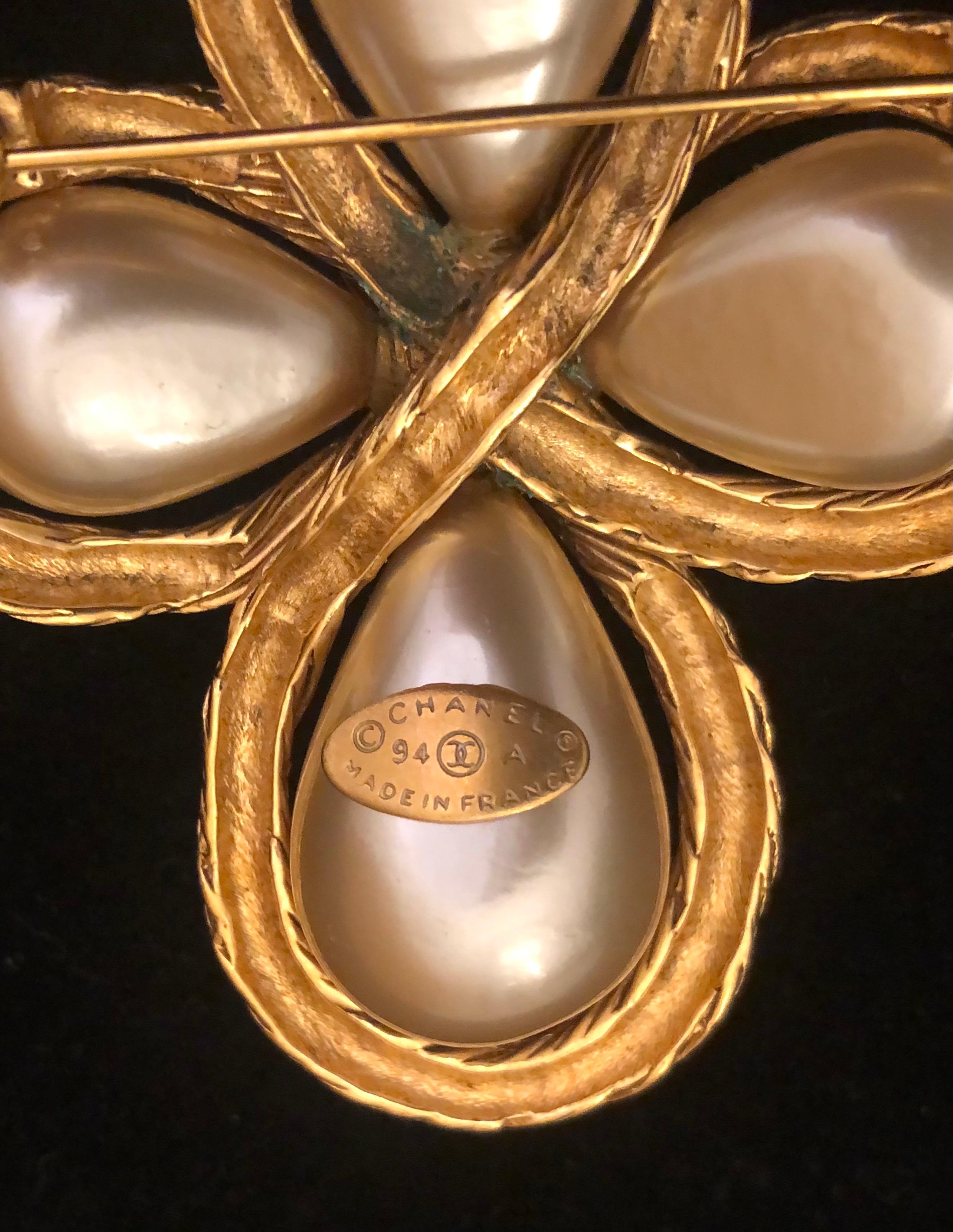 1990s Vintage CHANEL Gold Toned Faux Pearl Brooch  4