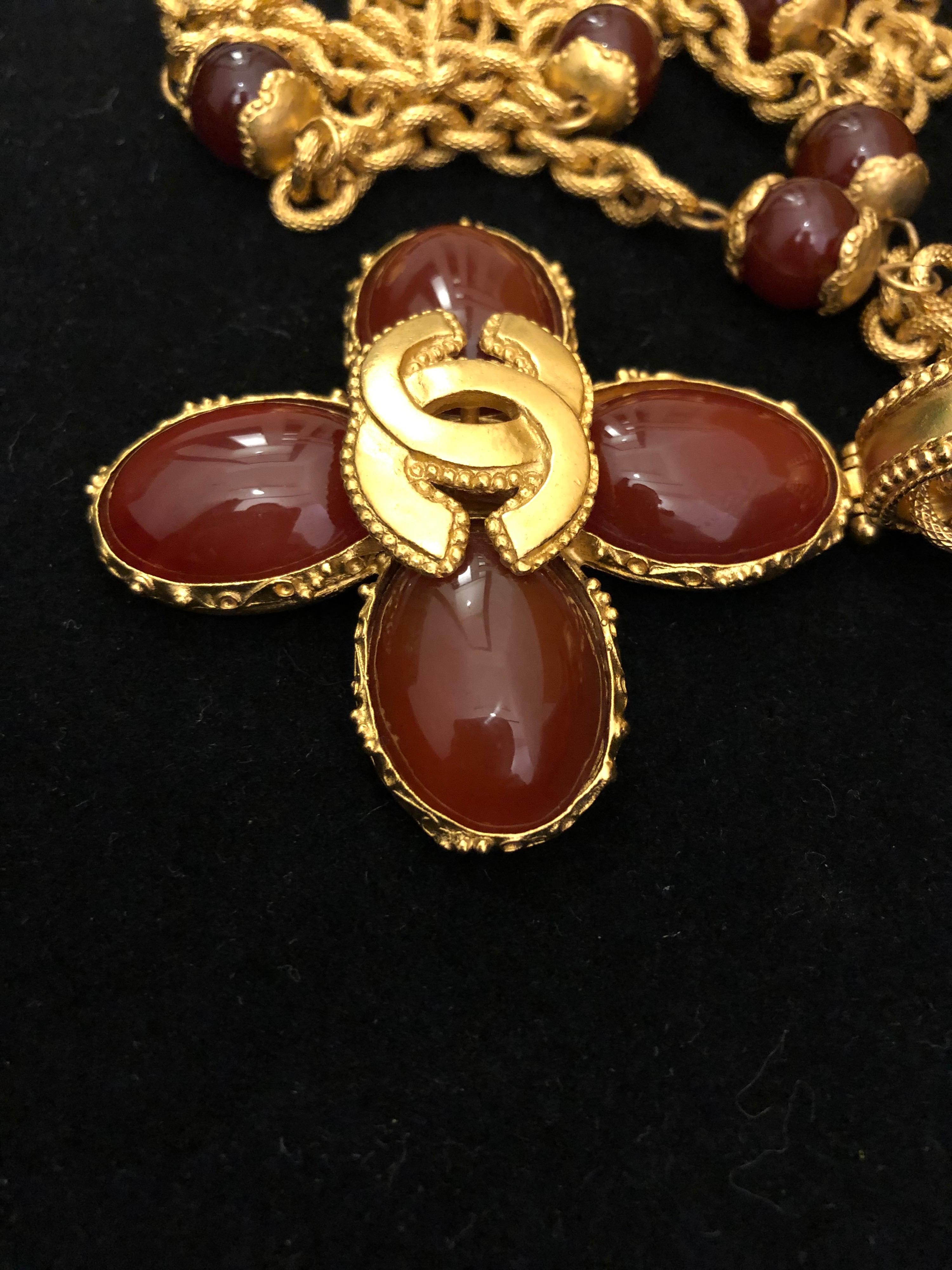1990s Vintage CHANEL Gold Toned Red Carnelian Clover Chain Necklace  For Sale 1