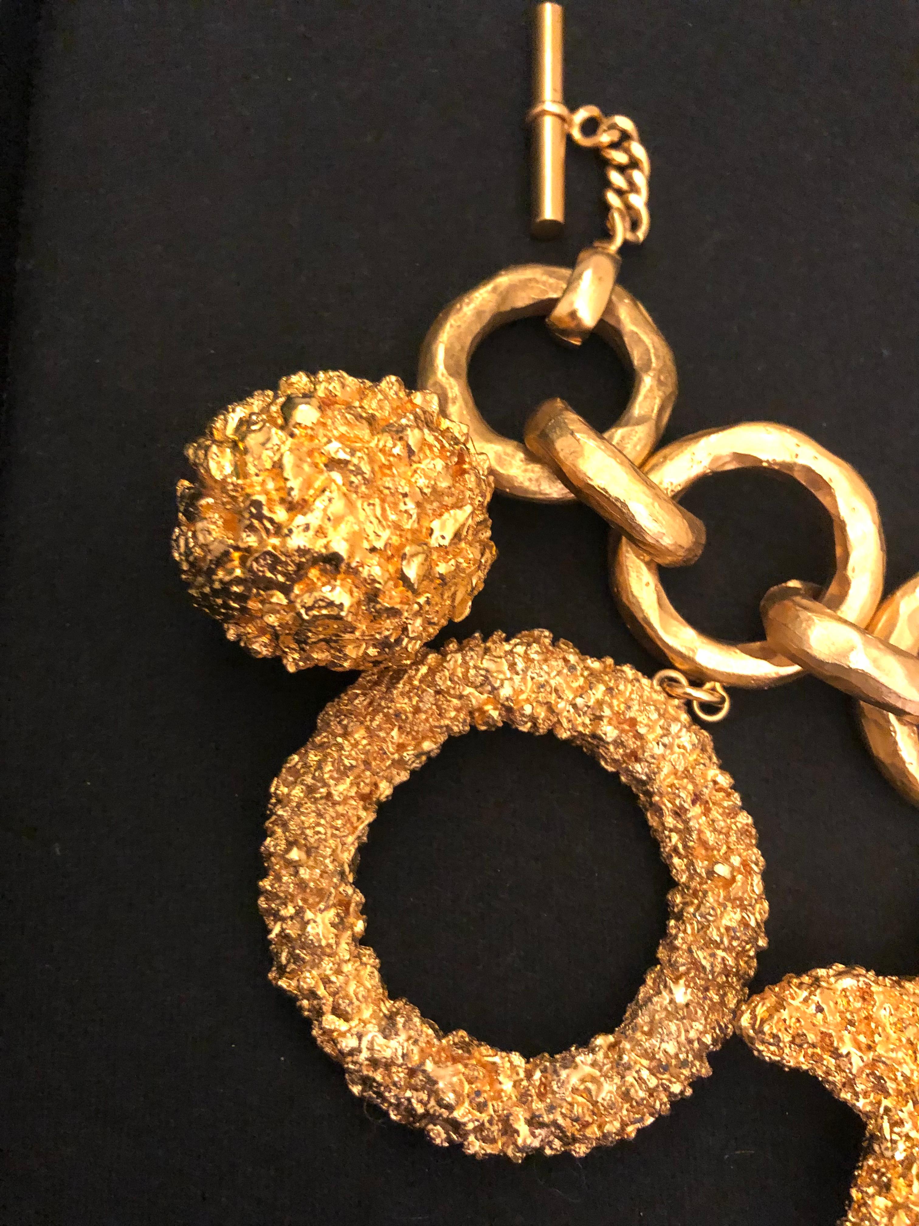 1990s Vintage CHANEL Gold Toned Starfish Statement Bracelet For Sale 2