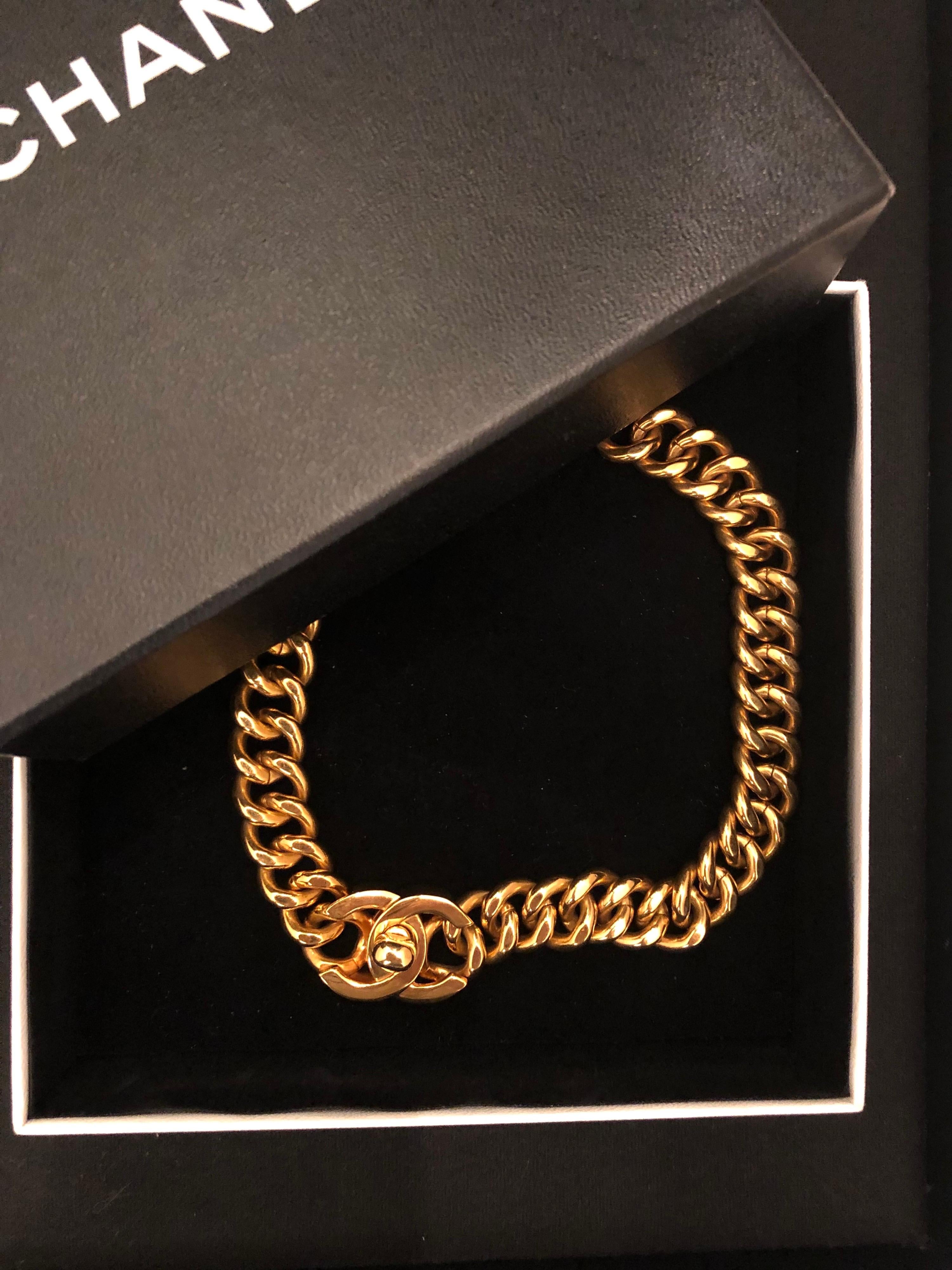 Women's 1990s Chanel Gold Toned Turnlock Chain Necklace Turn Lock