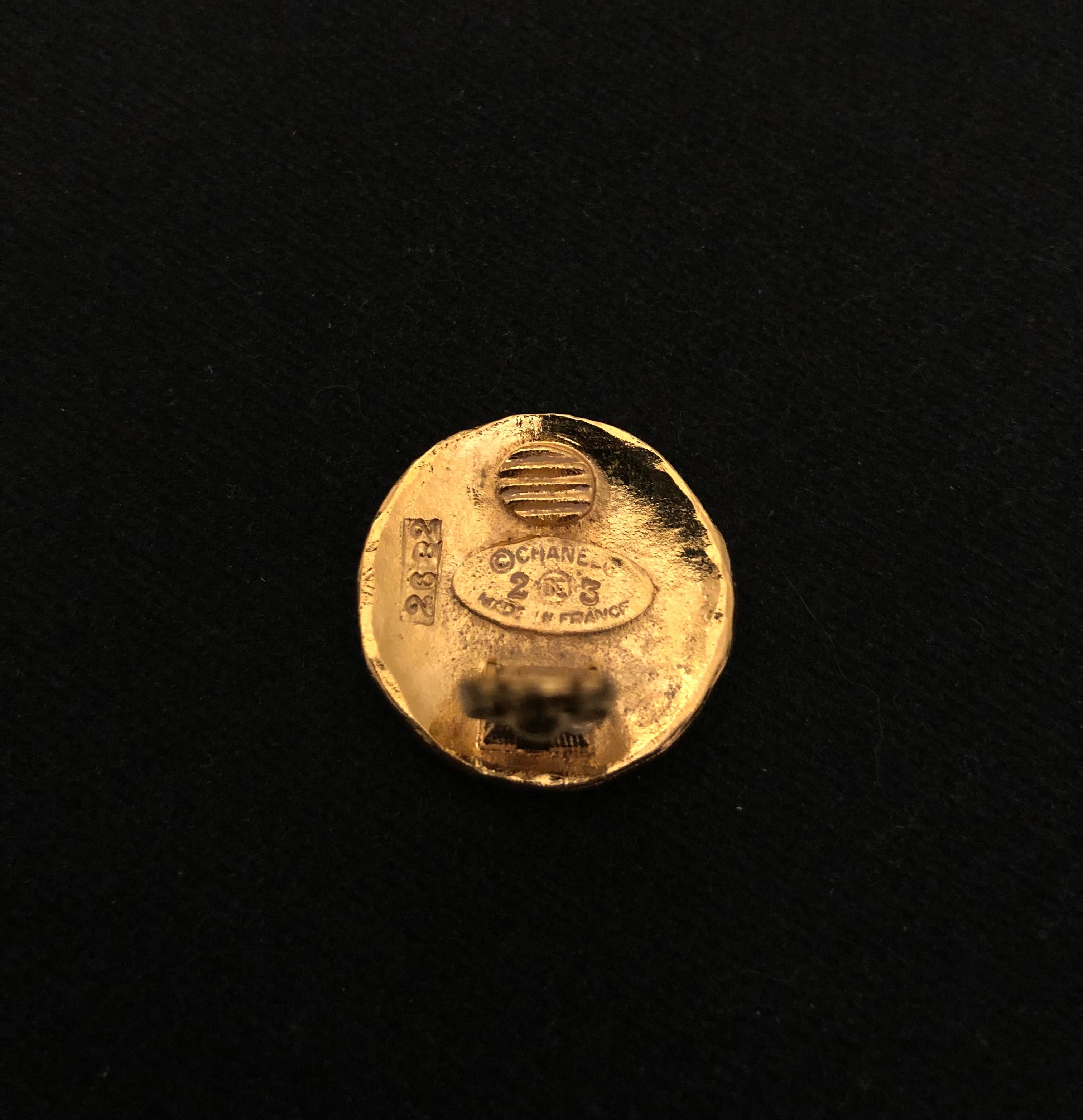 1980s Vintage CHANEL Gold Toned Lion Clip On Earrings 1