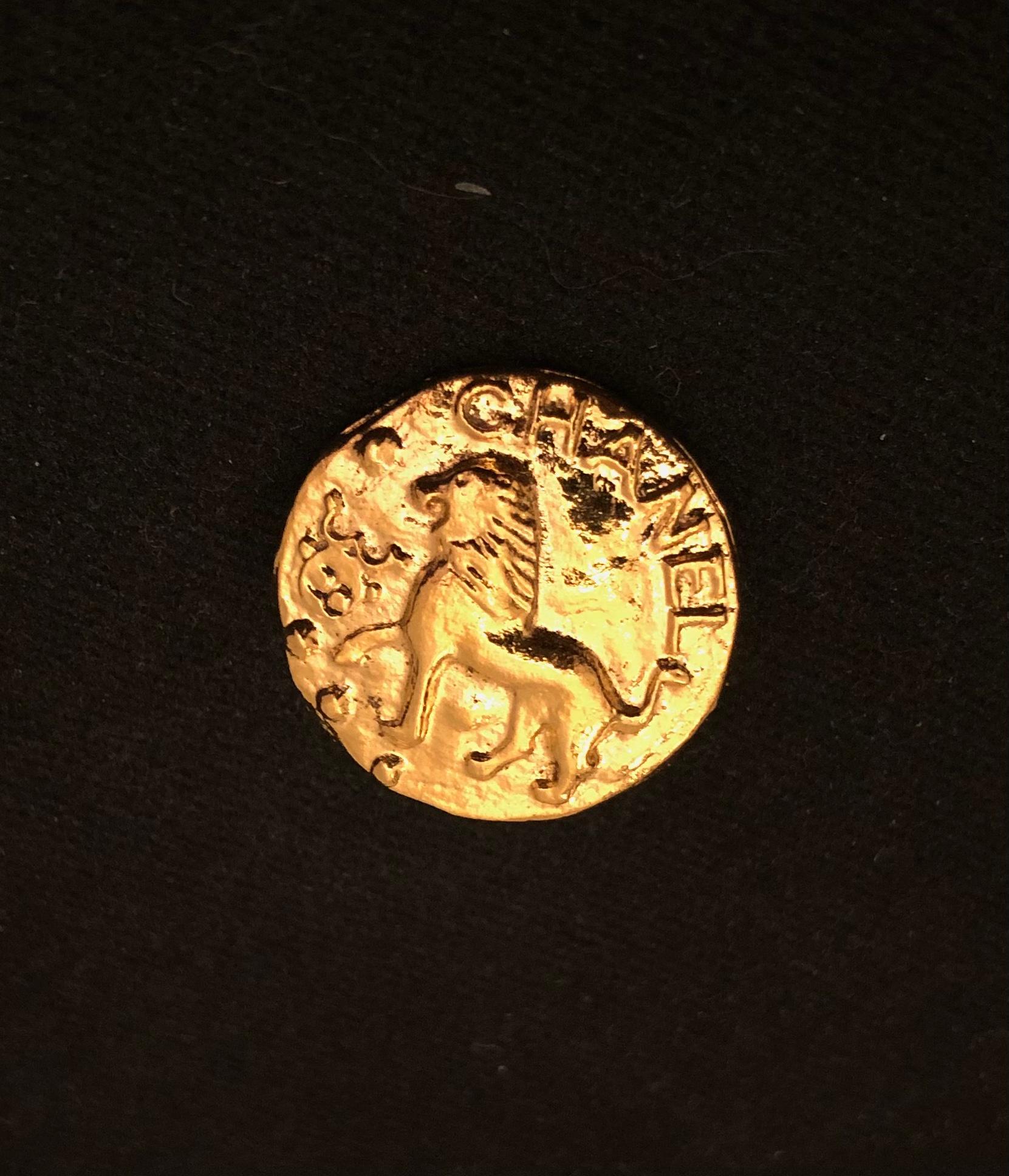 1980s Vintage CHANEL Gold Toned Lion Clip On Earrings 4