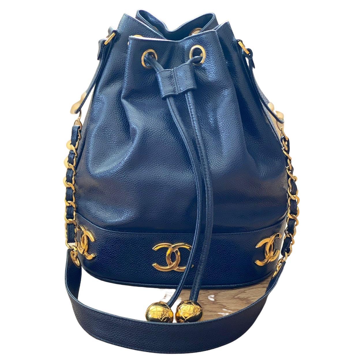 Chanel - Sac seau à cordon bleu marine vintage iconique avec logo CC, années 1990 en vente