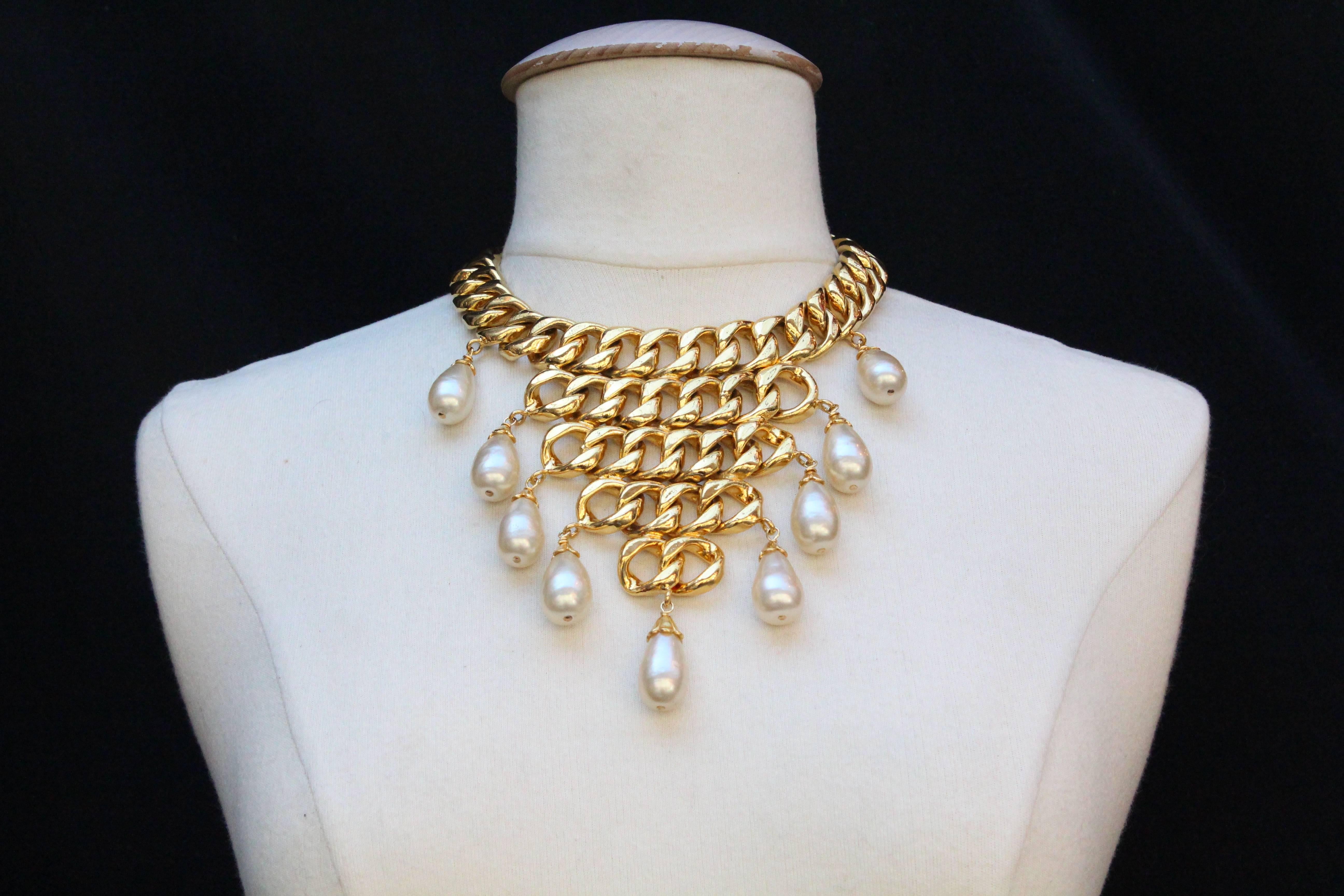 Chanel iconic necklace composed of gilded metal and pearly tear-drops In Excellent Condition In Paris, FR