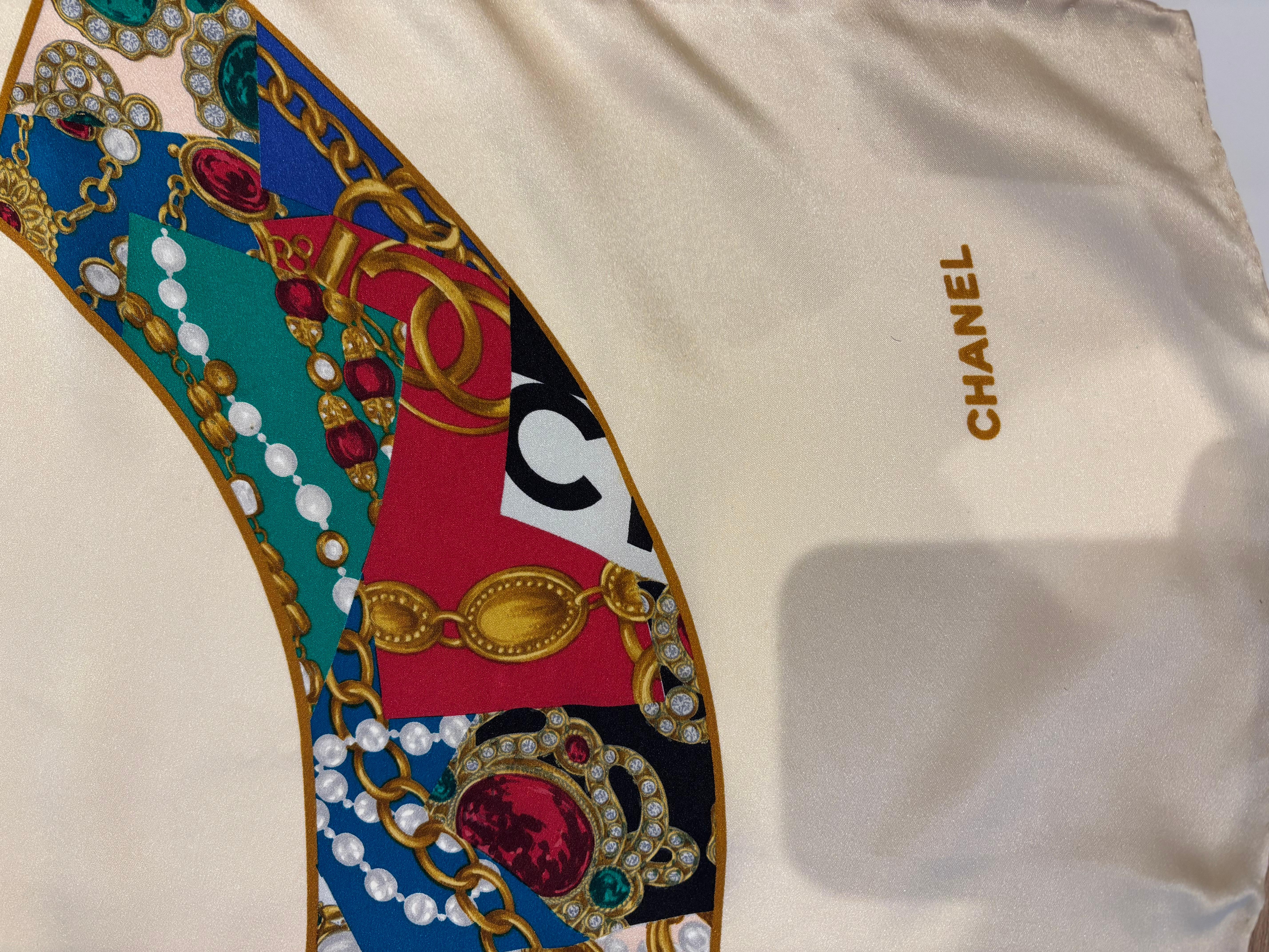1990er Chanel  Gripois Jewelled CC Seidenschal 35x35 mit Juwelen 1