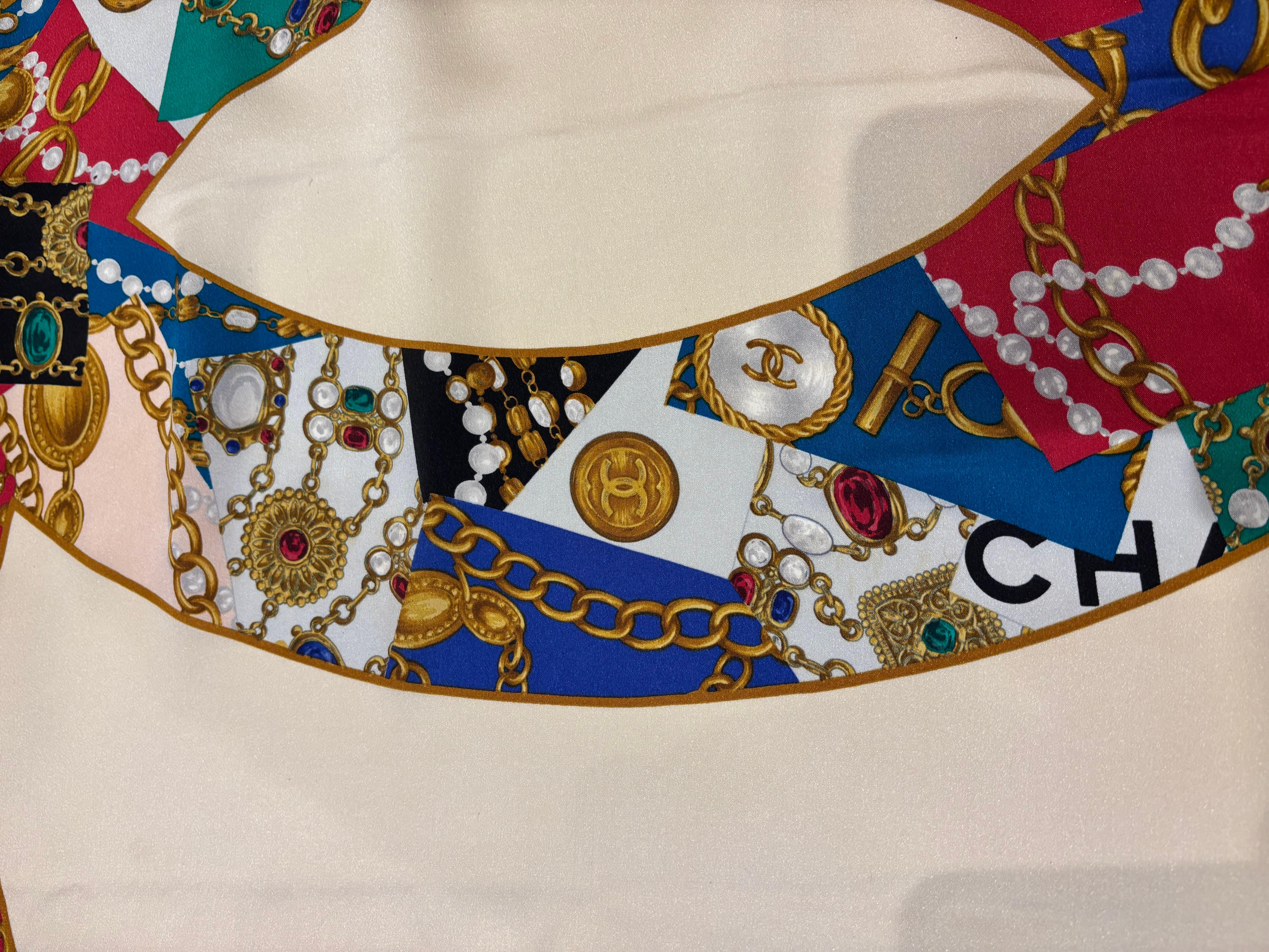 1990er Chanel  Gripois Jewelled CC Seidenschal 35x35 mit Juwelen 2