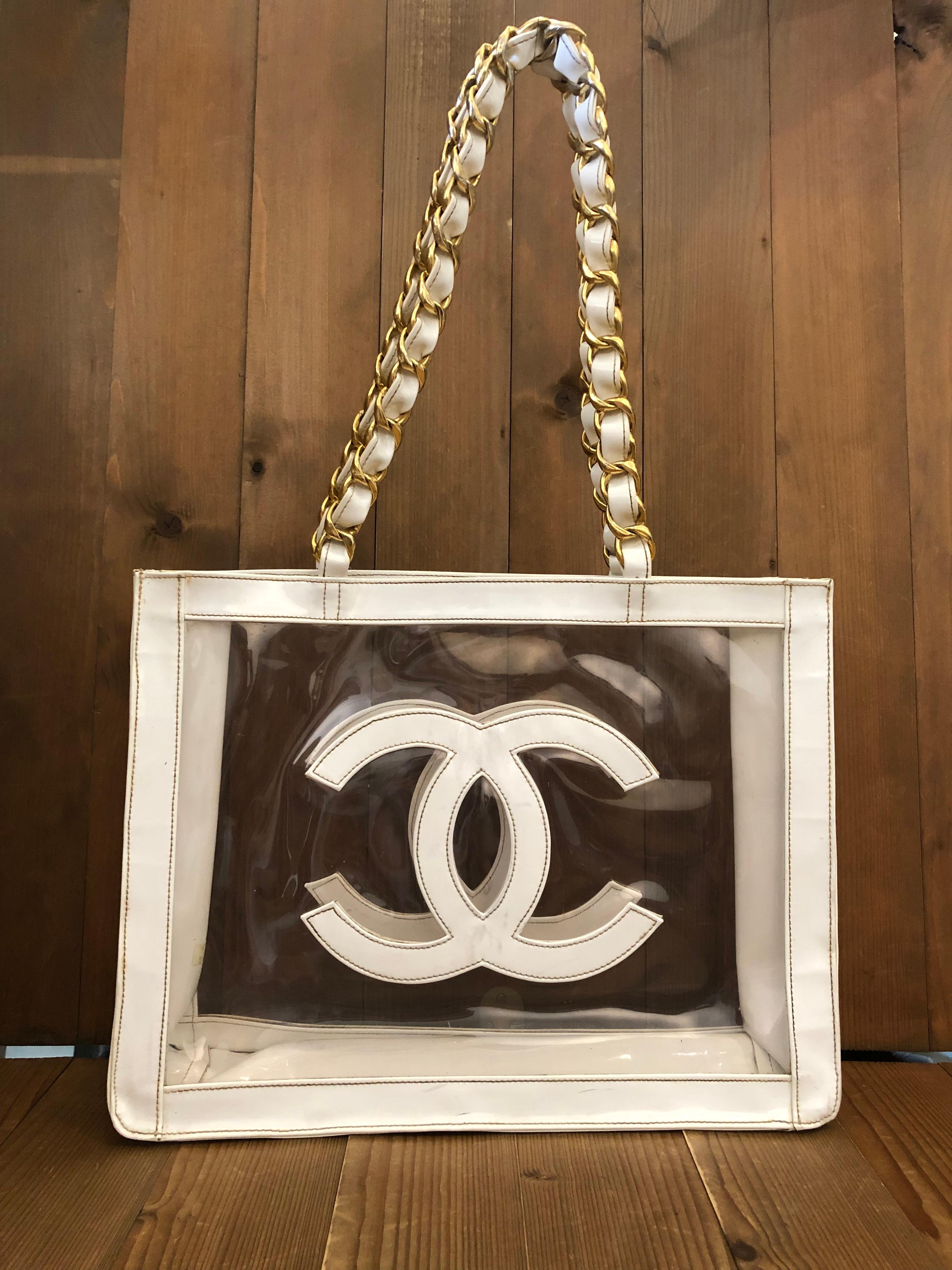 1990s CHANEL Jumbo Barbie Vinyl Chain Tote Off White In Good Condition In Bangkok, TH
