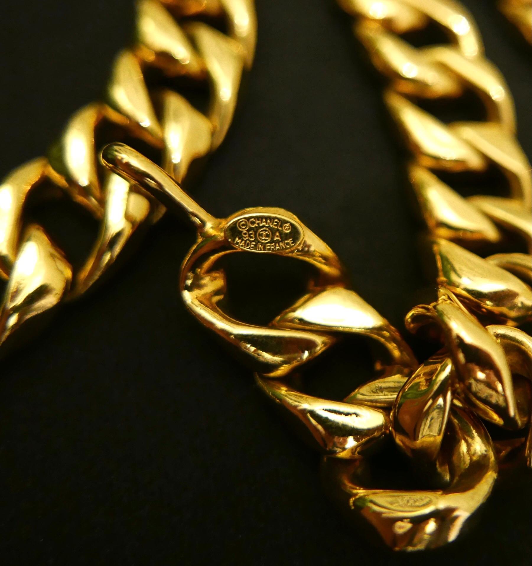 1990s Chanel Jumbo Gold Toned Chain CC Necklace Belt  In Good Condition In Bangkok, TH