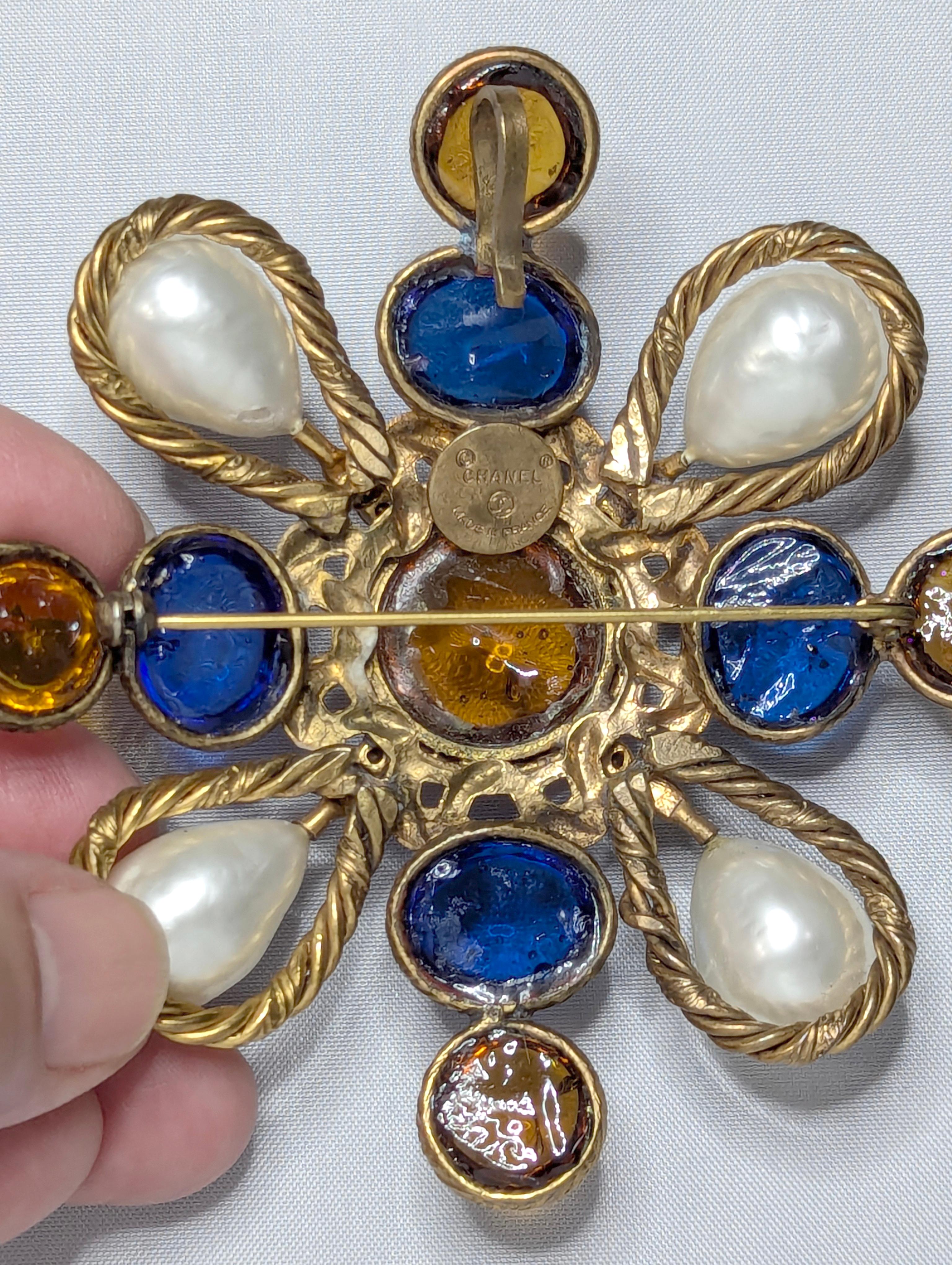 1970s CHANEL Large Gripoix Glass Pearl Brooch Pendant 1