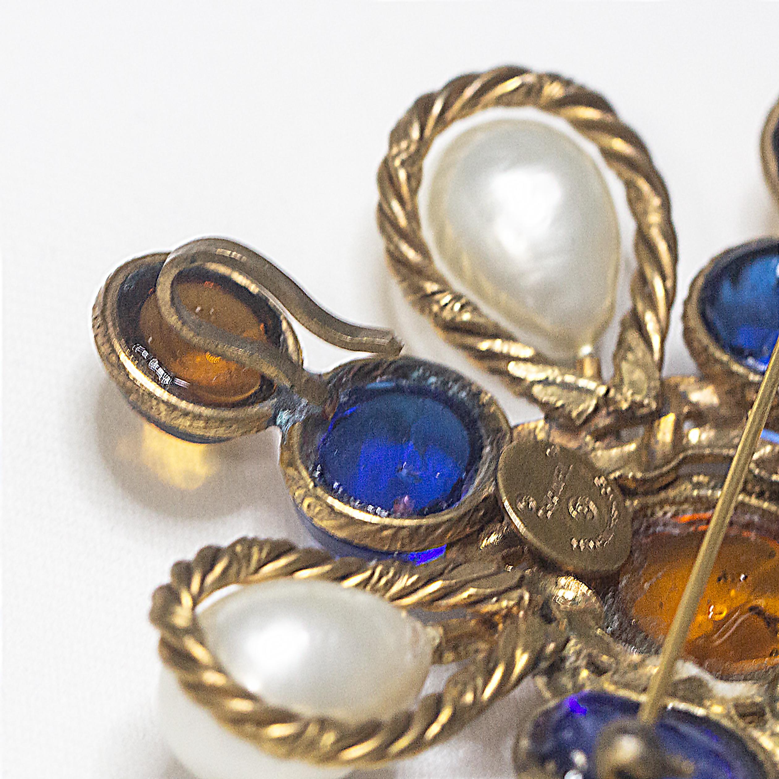 1970s CHANEL Large Gripoix Glass Pearl Brooch Pendant 2