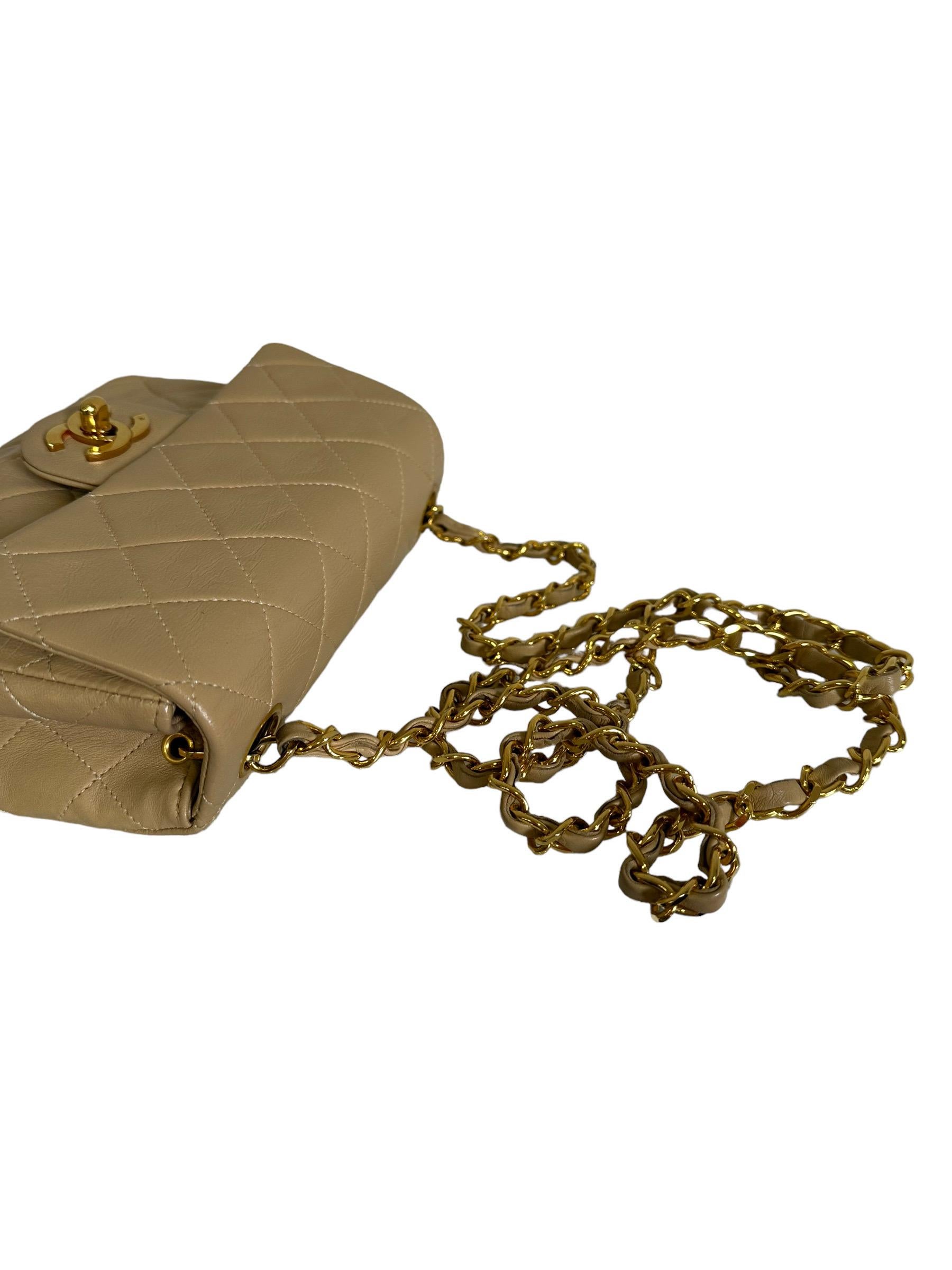 1990s Chanel Mini Flap Beige Leather Shoulder Bag For Sale 5