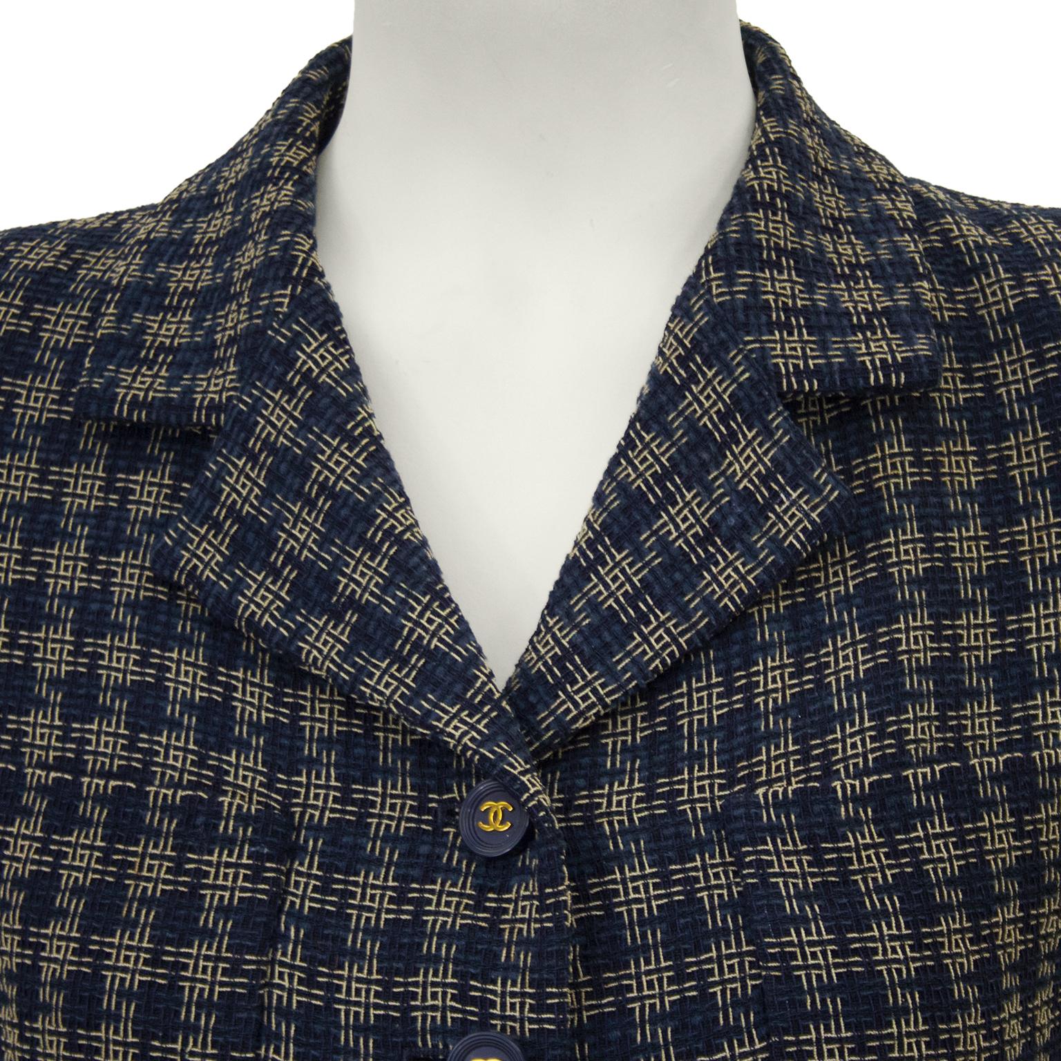1990s Chanel Navy and Cream Woven Plaid Cropped Jacket In Good Condition In Toronto, Ontario