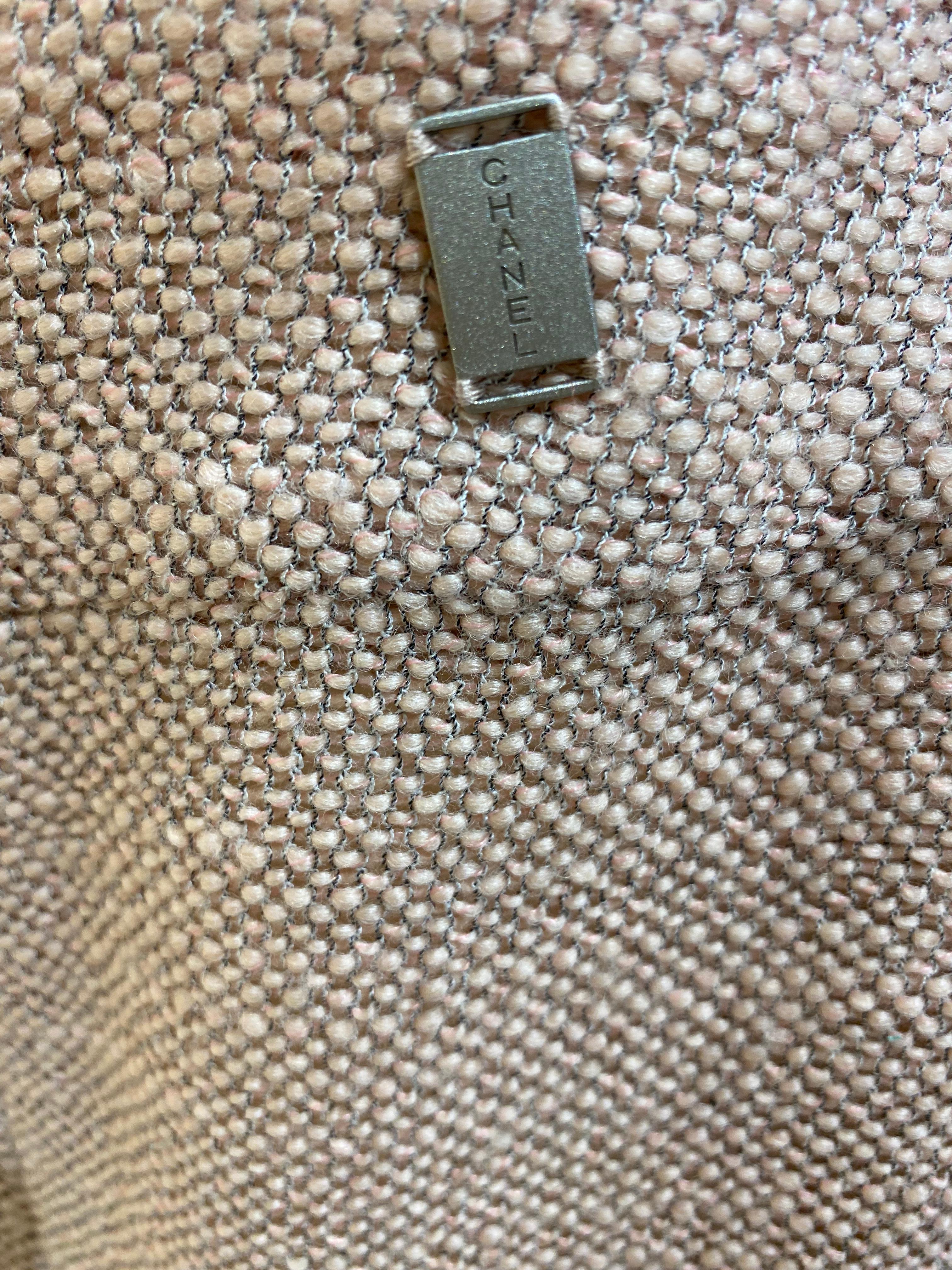 CHANEL, tailleur blazer jupe en laine rose pâle, années 1990 en vente 3