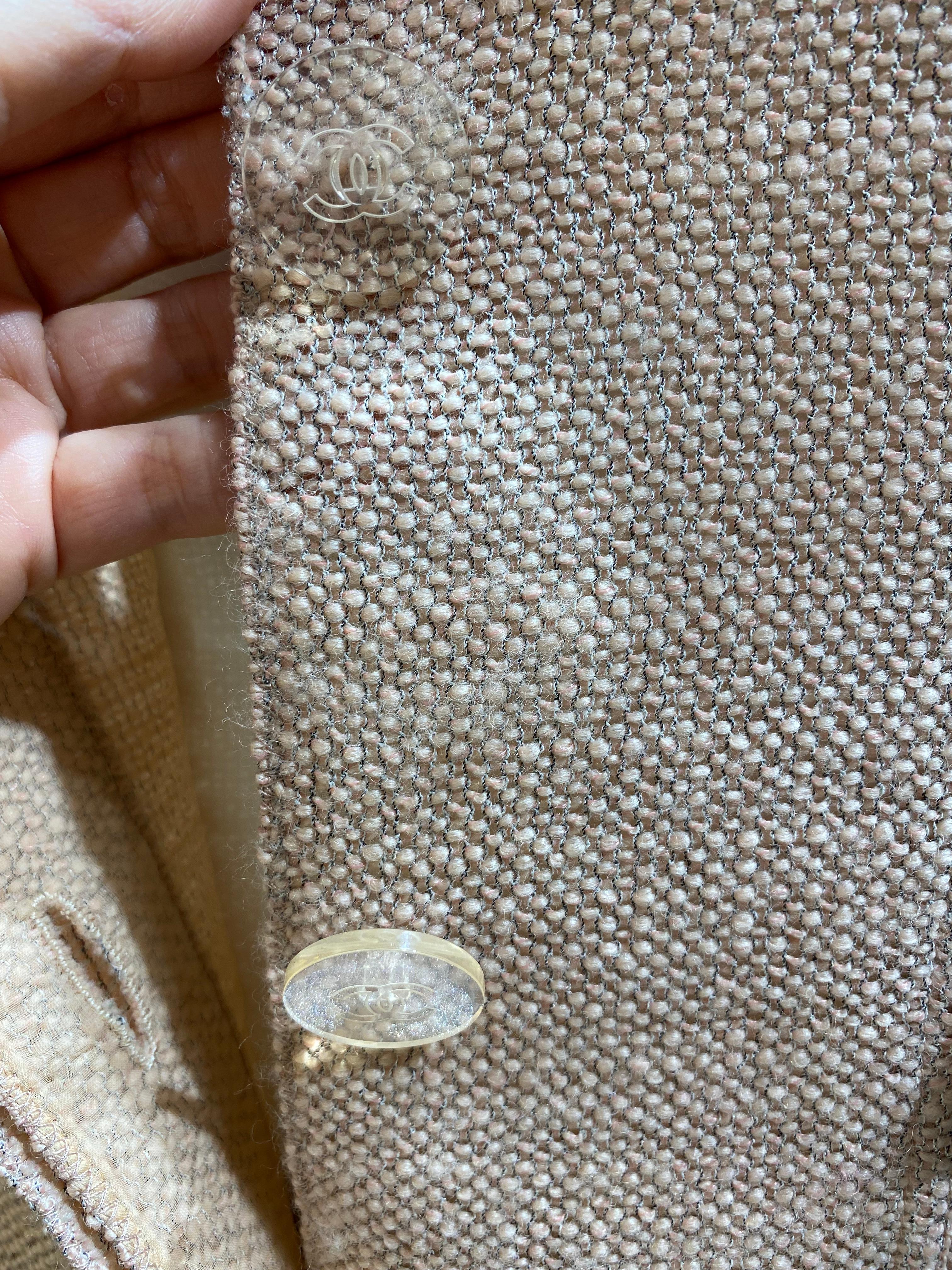 CHANEL, tailleur blazer jupe en laine rose pâle, années 1990 en vente 4
