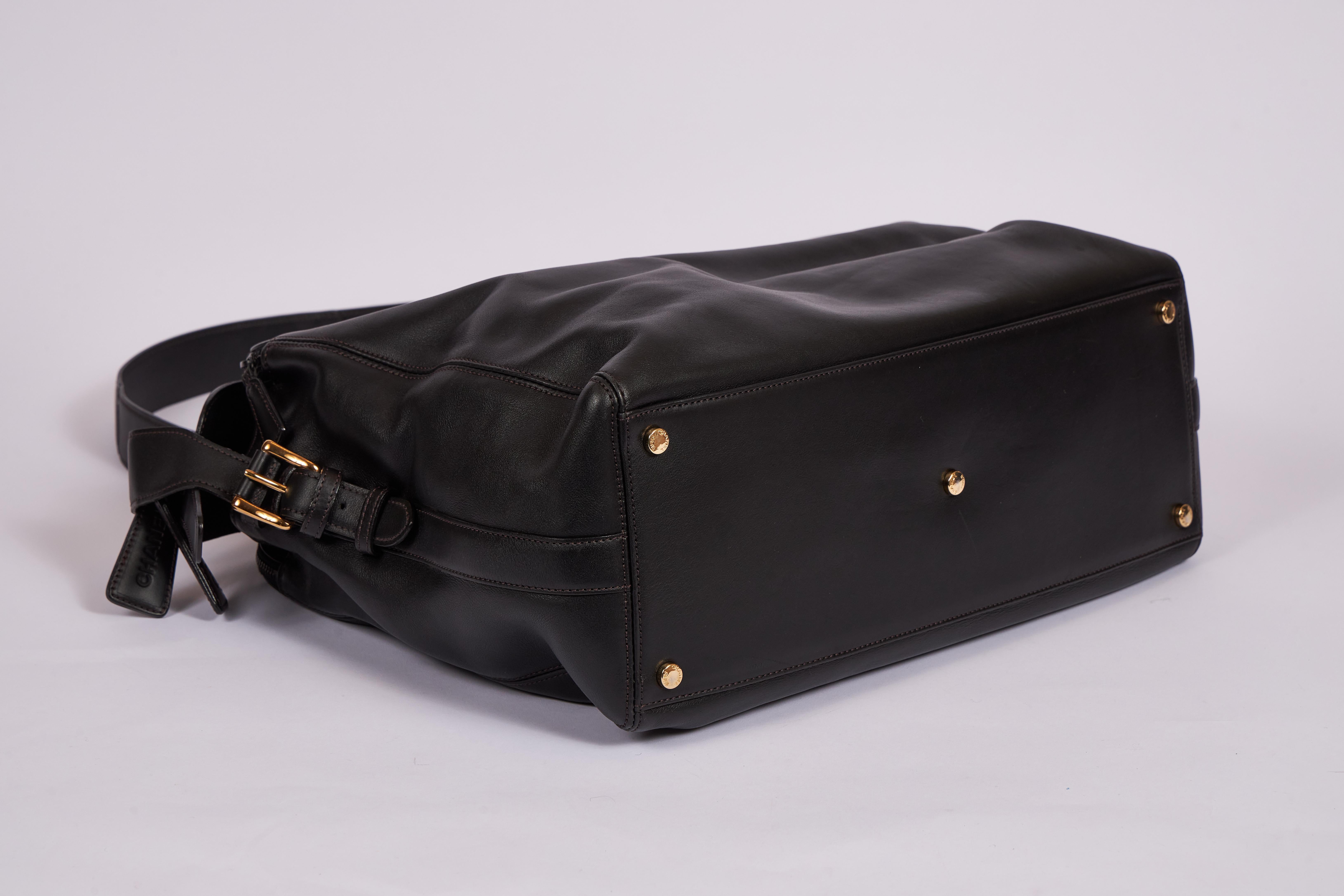Women's 1990's Chanel Vintage Black Leather Unisex Bag For Sale