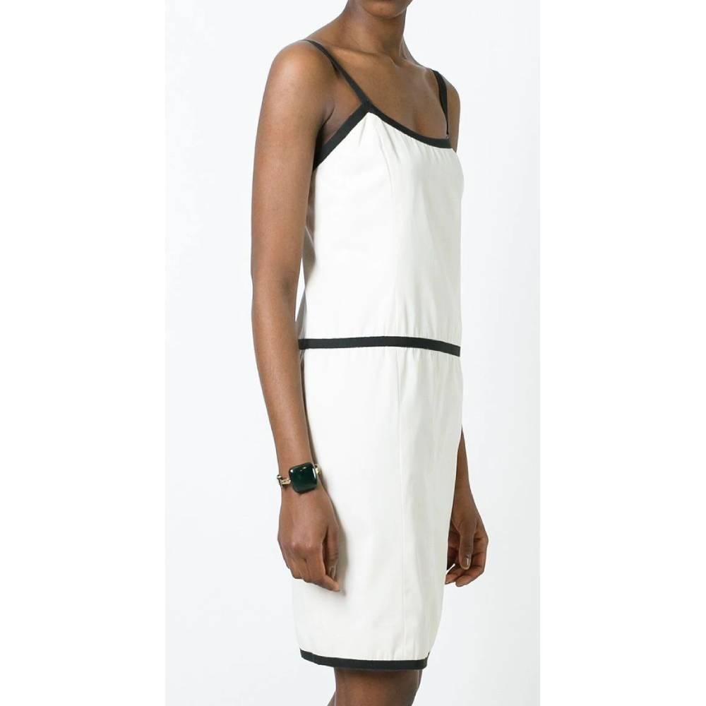 Chanel white cotton dress with round neckline, black contrasting edge, thin straps, invisible zip closure on the back, short length and straight hem.
Years: 90s

Made in France

Size: 40 FR

Linear measures

Lenght: 94 cm
Bust: 42 cm
Shoulders: 40 cm