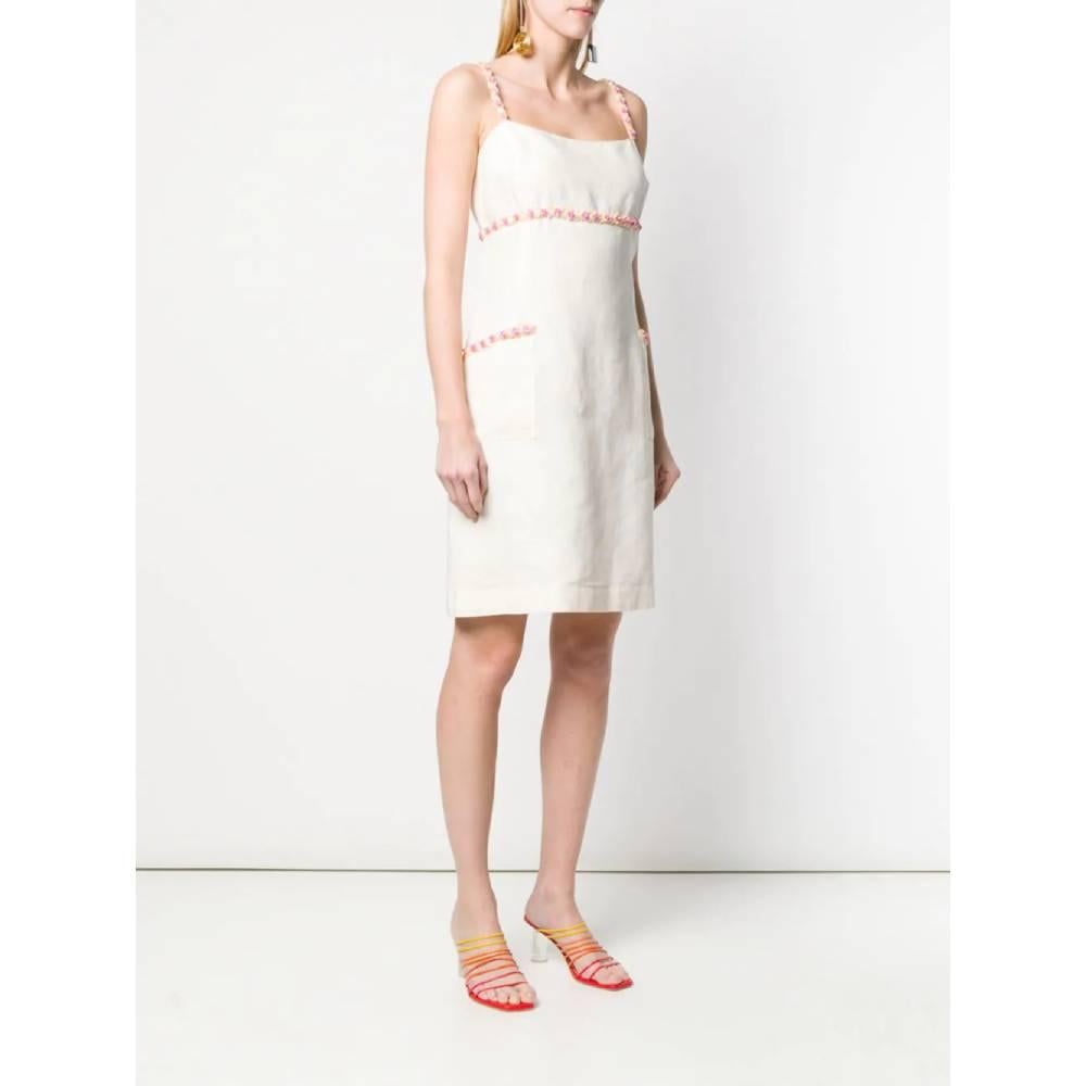 Chanel short dress in white linen with decorative beads and sequins, square neckline, straps and patch pockets. Zip and hook closure.
Years: 90s

Made in France

Linear measures

Lenght: 94 cm
Bust: 48 cm