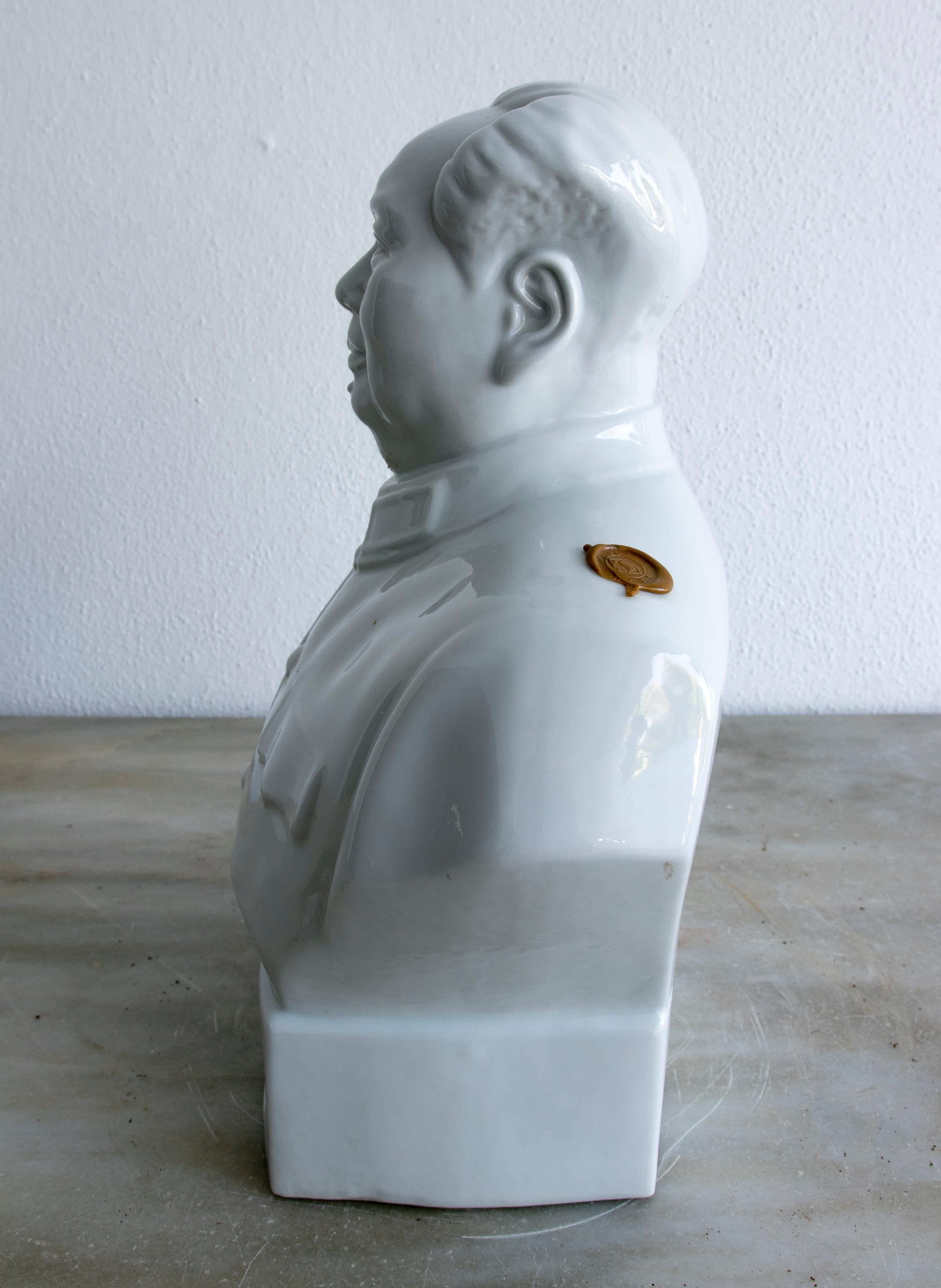 1990s Chinese Porcelain Figure Bust of Mao Zedong In Good Condition For Sale In Marbella, ES