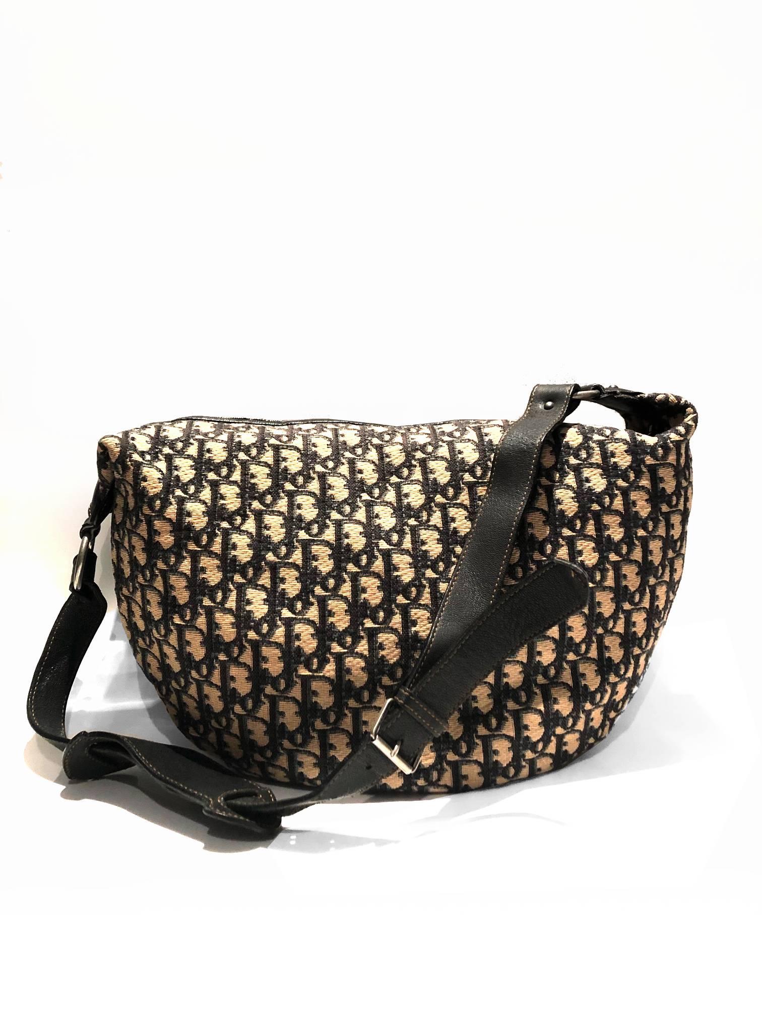 1990er Christian Dior limitierte Auflage Monogramm große Trotter Satteltasche (Schwarz)