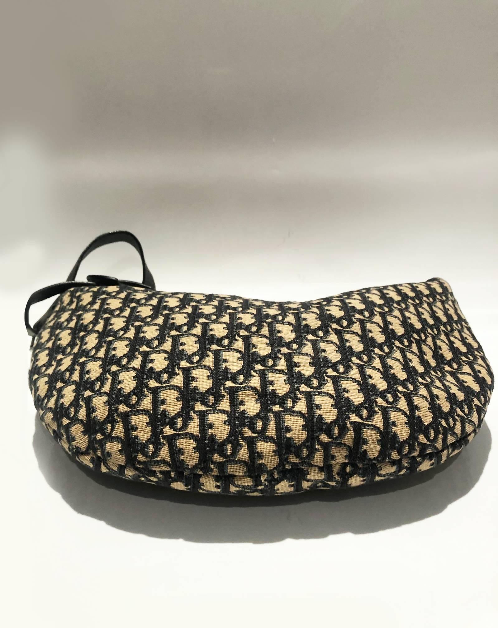 1990er Christian Dior limitierte Auflage Monogramm große Trotter Satteltasche im Zustand „Gut“ in London, GB