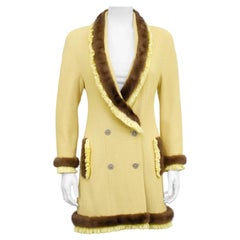 veste en bouclette jaune Christian Dior des années 1990 avec bordure en vison