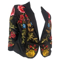 Chaqueta de satén negro con bordado floral inspirada en el Matador de Christian Lacroix de los años 90