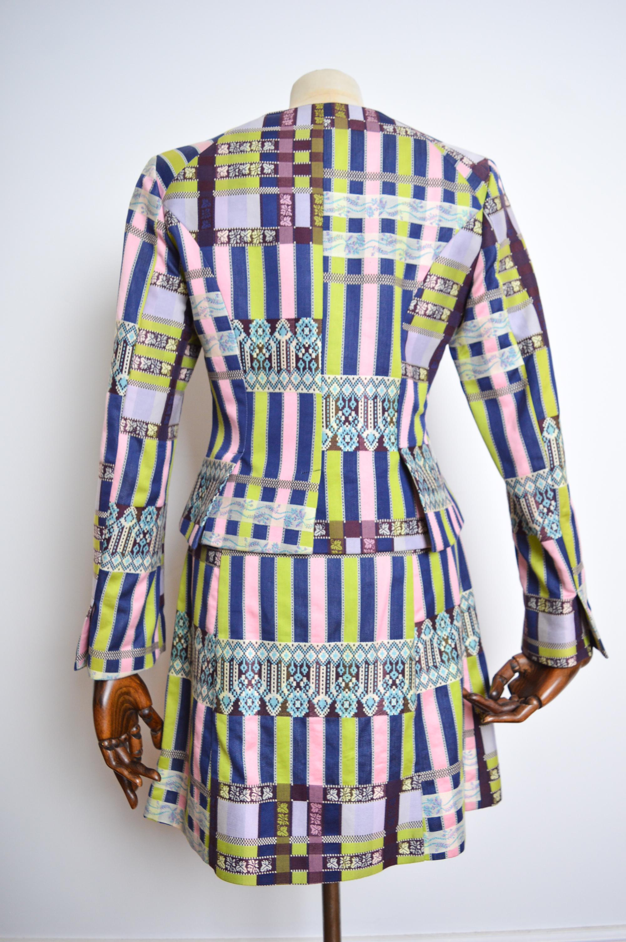 1990er Christian Lacroix passende grüne lila Jacke Minirock Set Jacquard-Anzug im Angebot 2