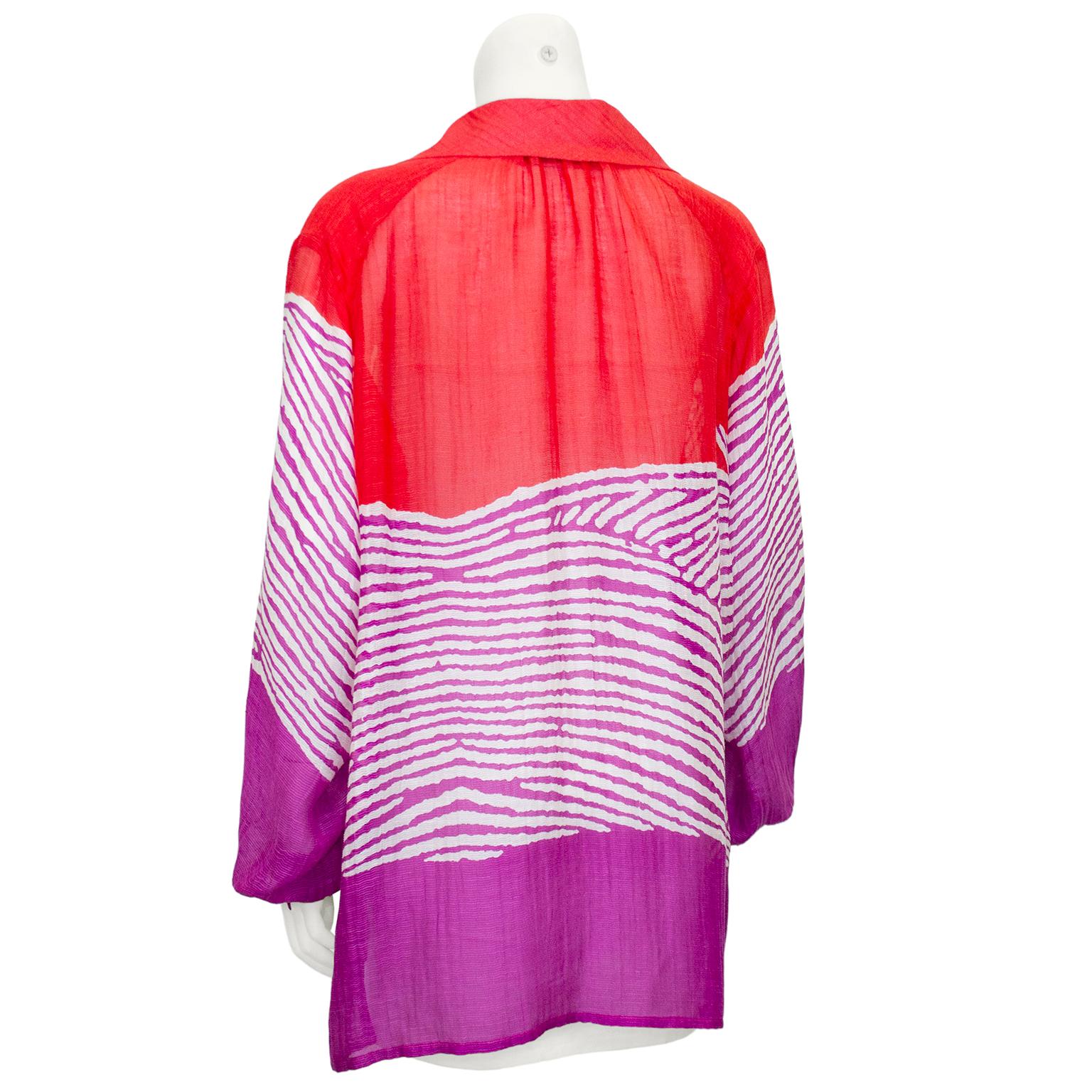 1990er Christian Lacroix Hemd aus rotem, rosa und weißem Chiffon  (Violett)
